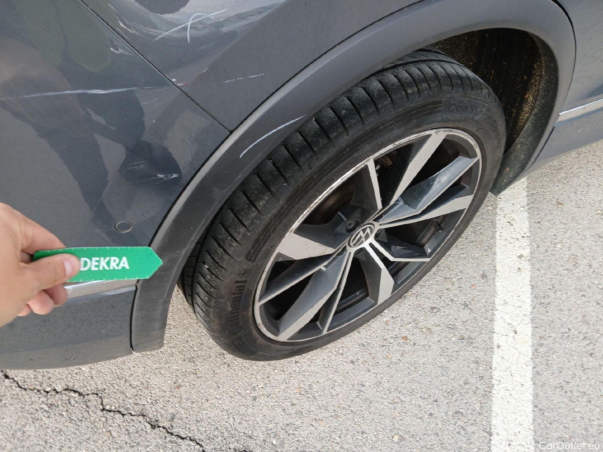  Volkswagen  Tiguan VOLKSWAGEN  / 2020 / 5P / todoterreno R-Line 2.0 TDI 110kW (150CV) DSG #63