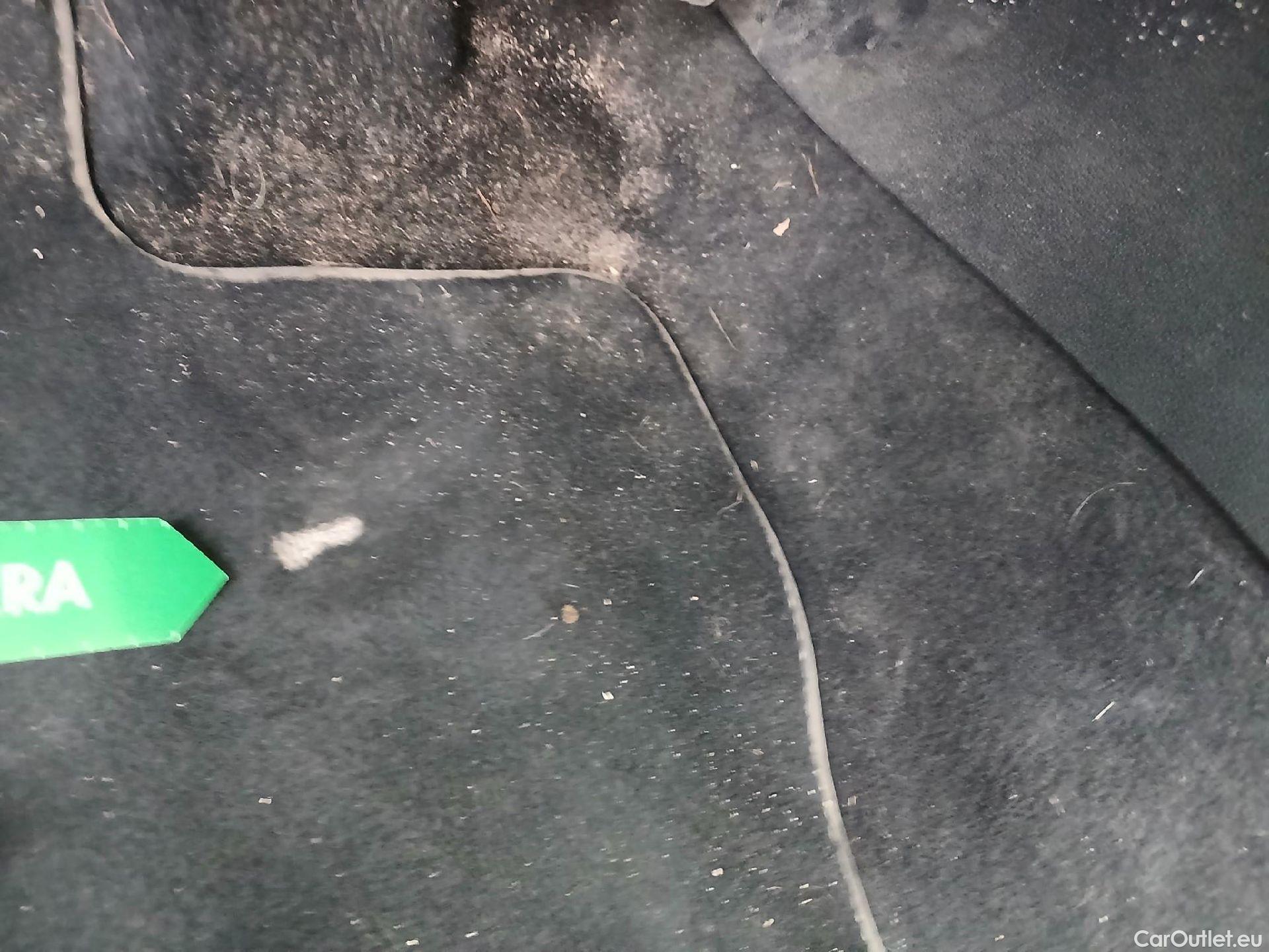  Volkswagen  Golf  VOLKSWAGEN / 2020 / 5P / berlina con portón 2.0 TDI 85kW (115CV) #5