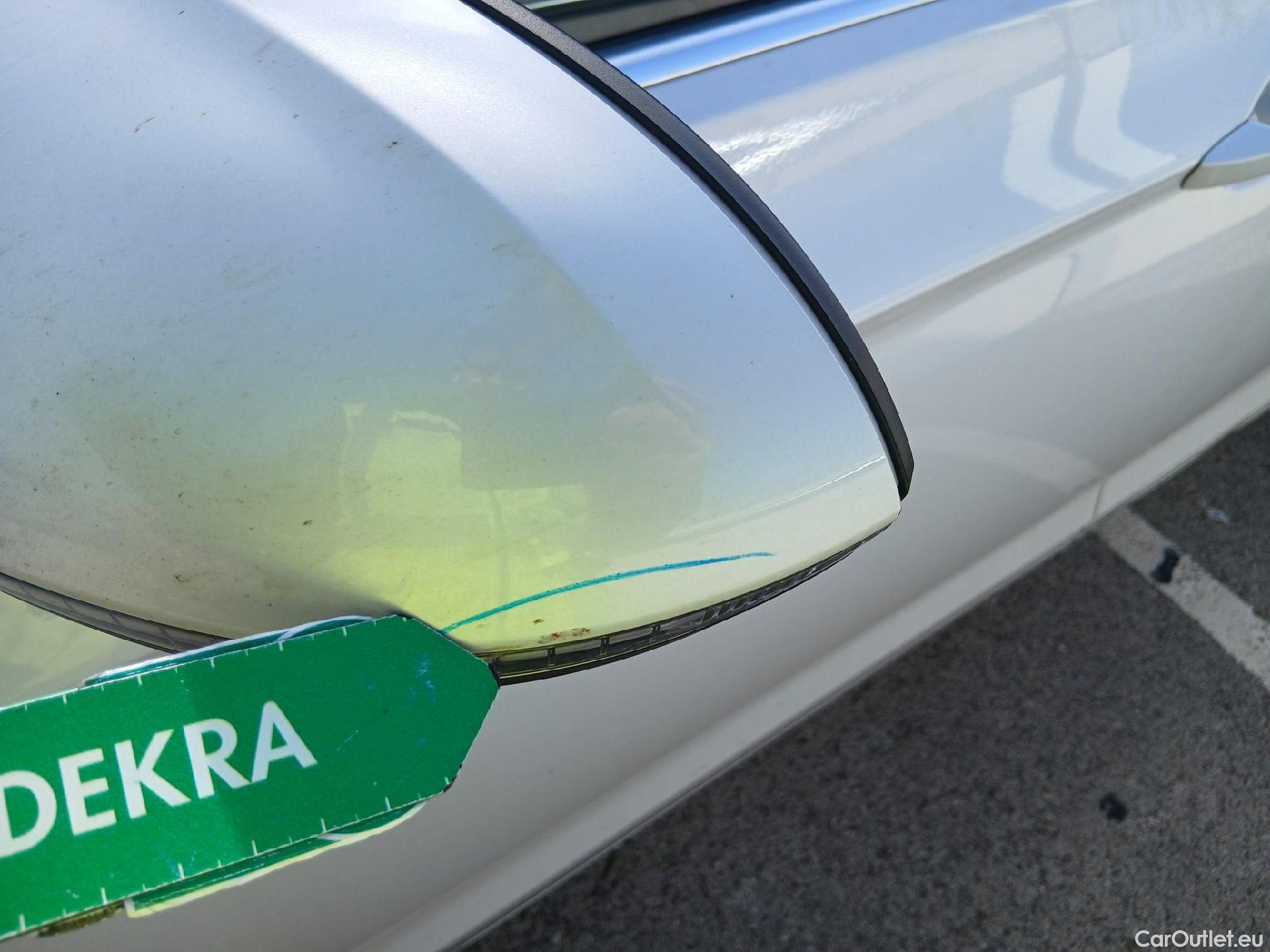  Volkswagen  Passat VOLKSWAGEN  / 2019 / 5P / familiar Variant GTE 1.4 TSI e-Power 115kW + 85kW #19