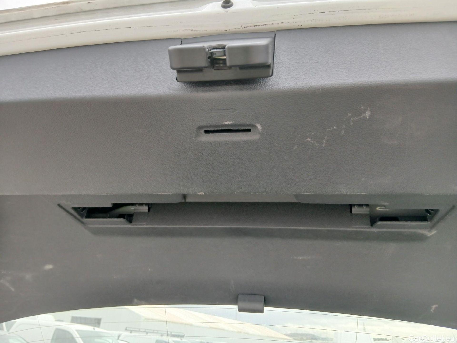  Volkswagen  Golf  VOLKSWAGEN / 2020 / 5P / berlina con portón 2.0 TDI 85kW (115CV) #9