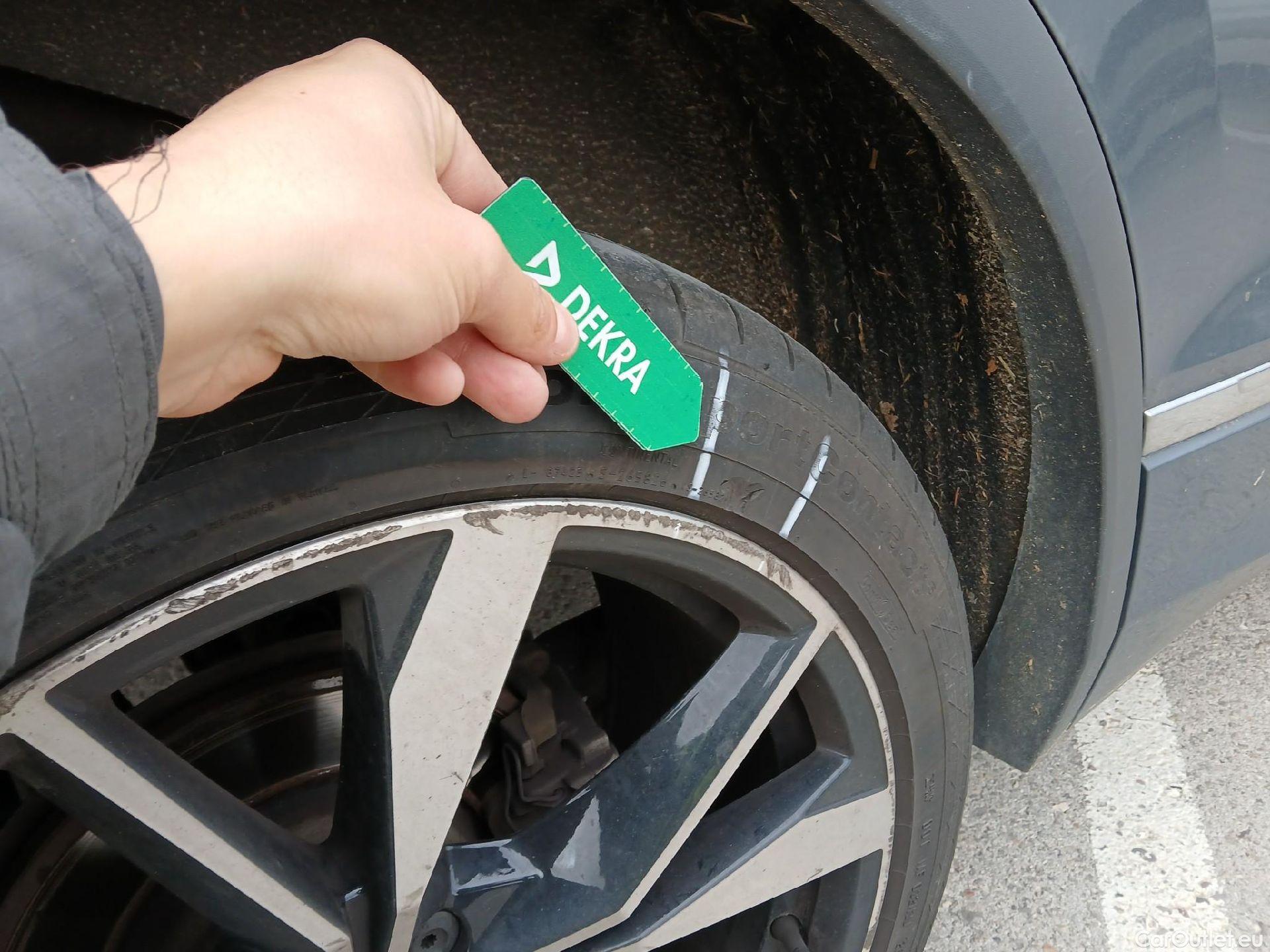  Volkswagen  Tiguan VOLKSWAGEN  / 2020 / 5P / todoterreno R-Line 2.0 TDI 110kW (150CV) DSG #89