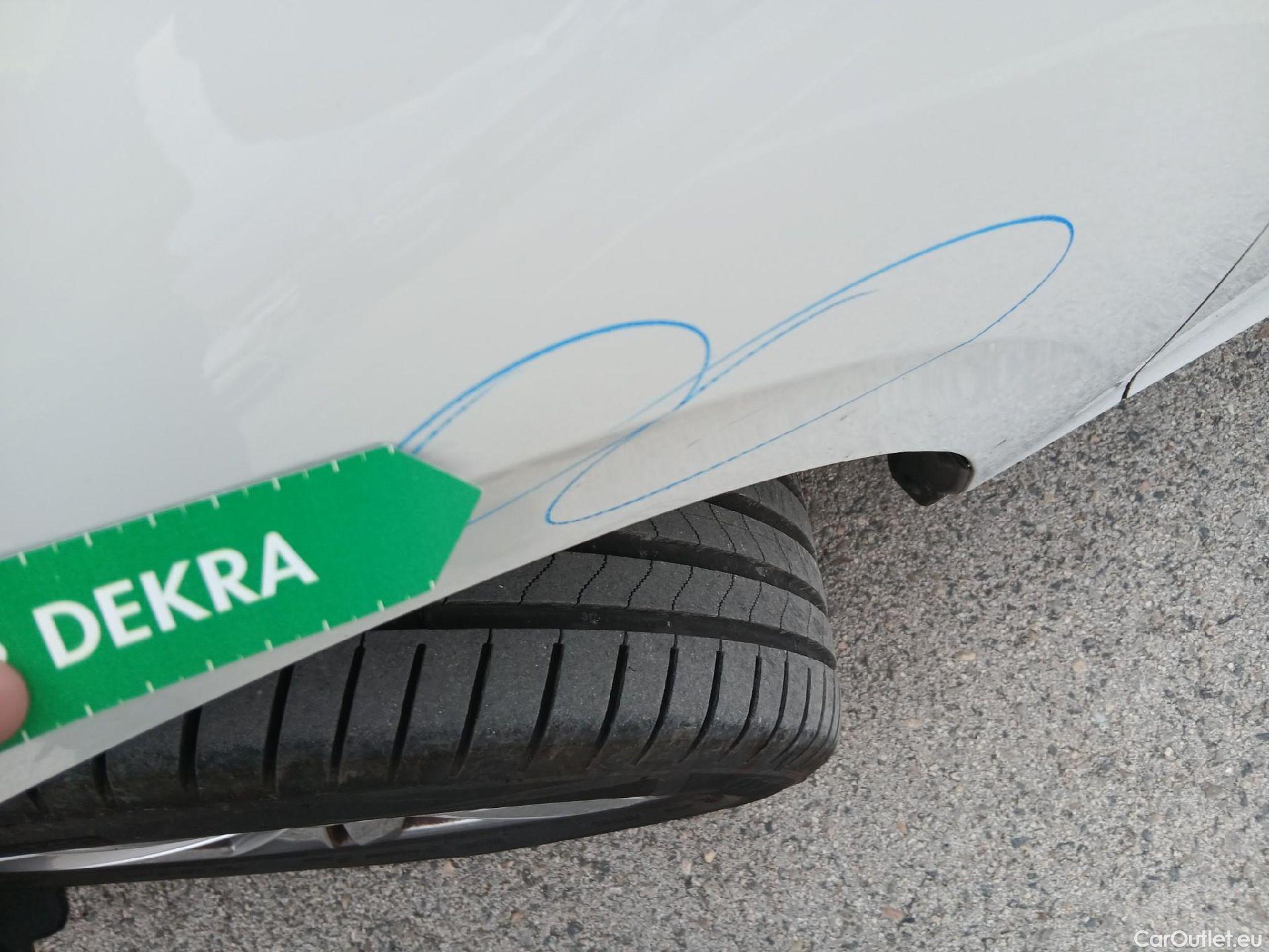  Volkswagen  Golf  VOLKSWAGEN / 2020 / 5P / berlina con portón 2.0 TDI 85kW (115CV) #23