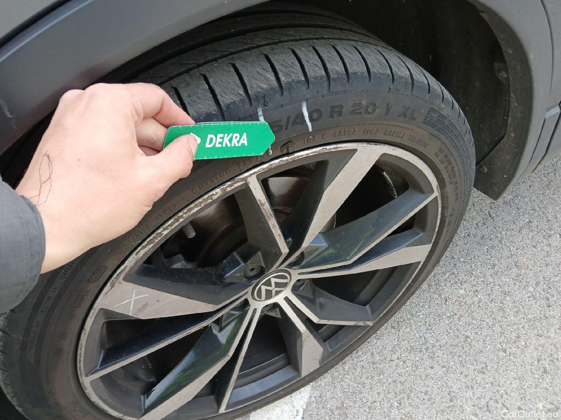  Volkswagen  Tiguan VOLKSWAGEN  / 2020 / 5P / todoterreno R-Line 2.0 TDI 110kW (150CV) DSG #20