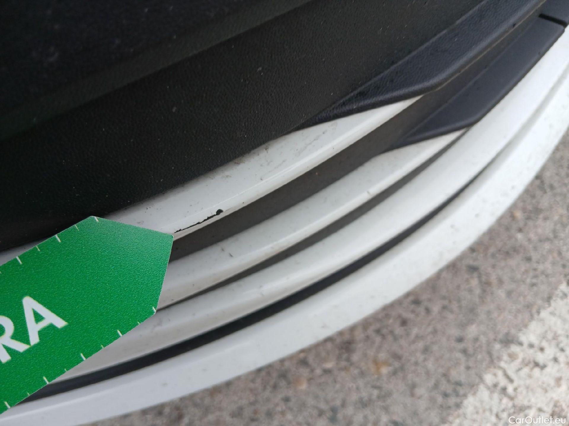  Volkswagen  Golf  VOLKSWAGEN / 2020 / 5P / berlina con portón 2.0 TDI 85kW (115CV) #18