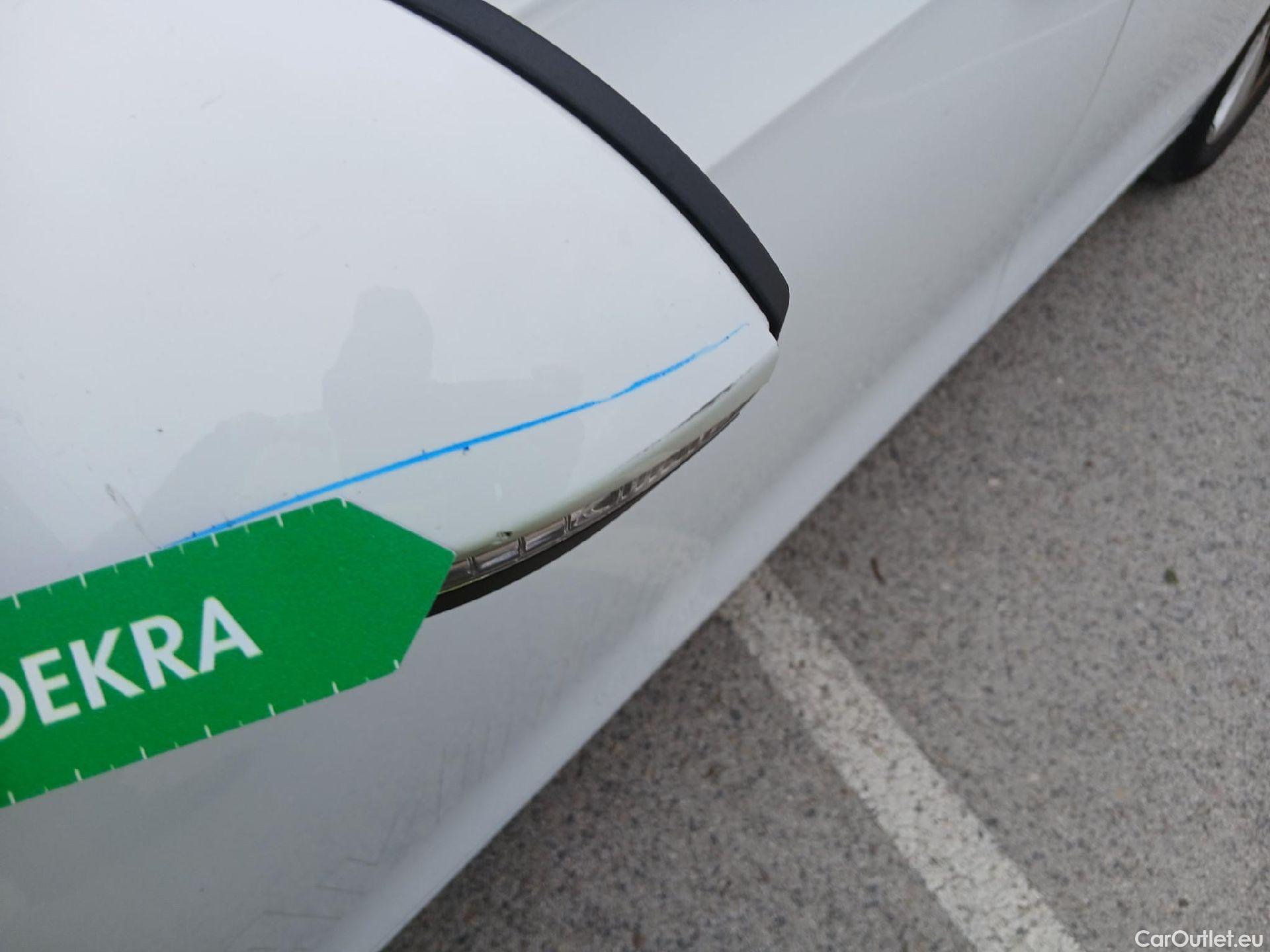  Volkswagen  Golf  VOLKSWAGEN / 2020 / 5P / berlina con portón 2.0 TDI 85kW (115CV) #24