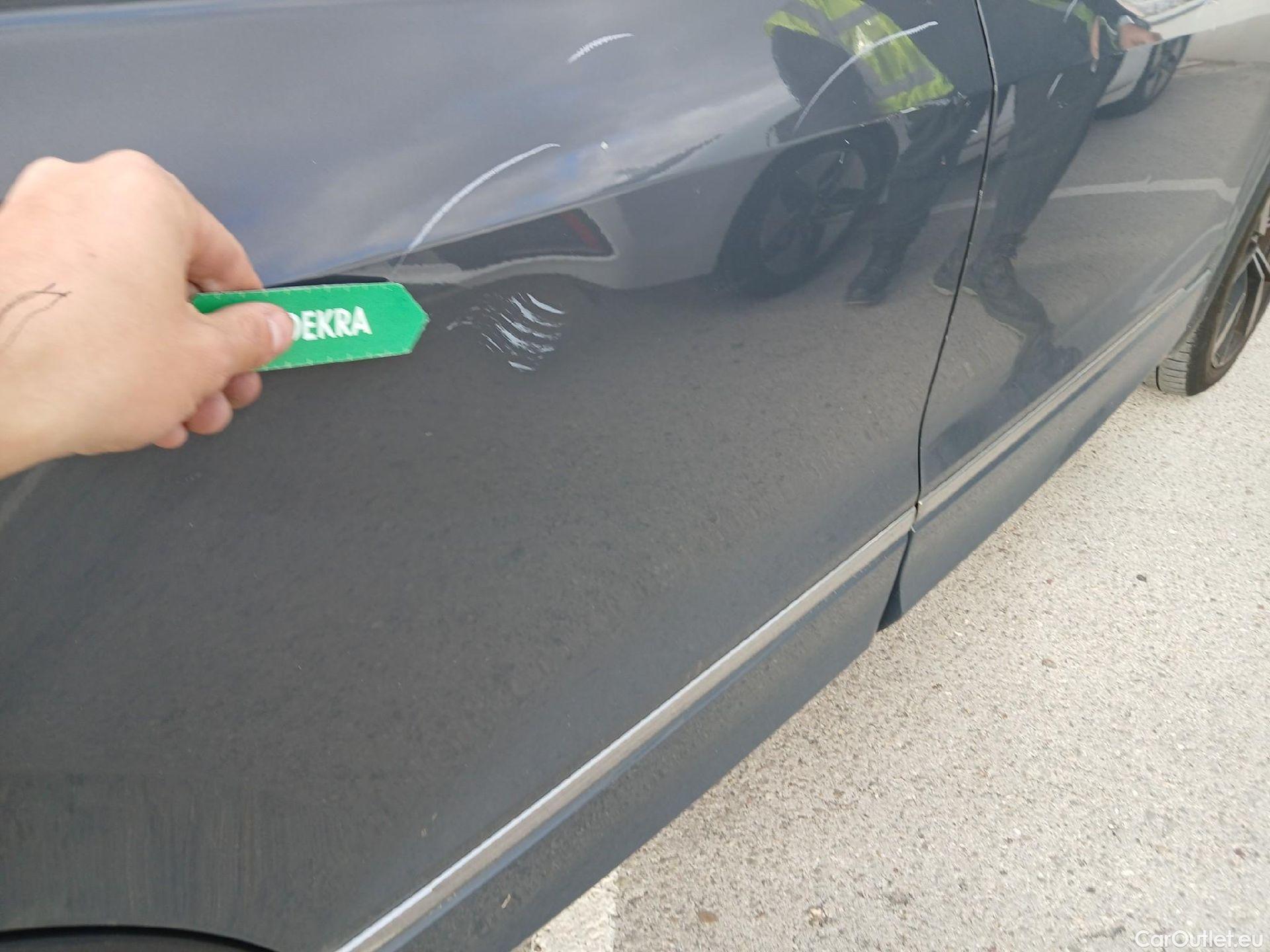  Volkswagen  Tiguan VOLKSWAGEN  / 2020 / 5P / todoterreno R-Line 2.0 TDI 110kW (150CV) DSG #68