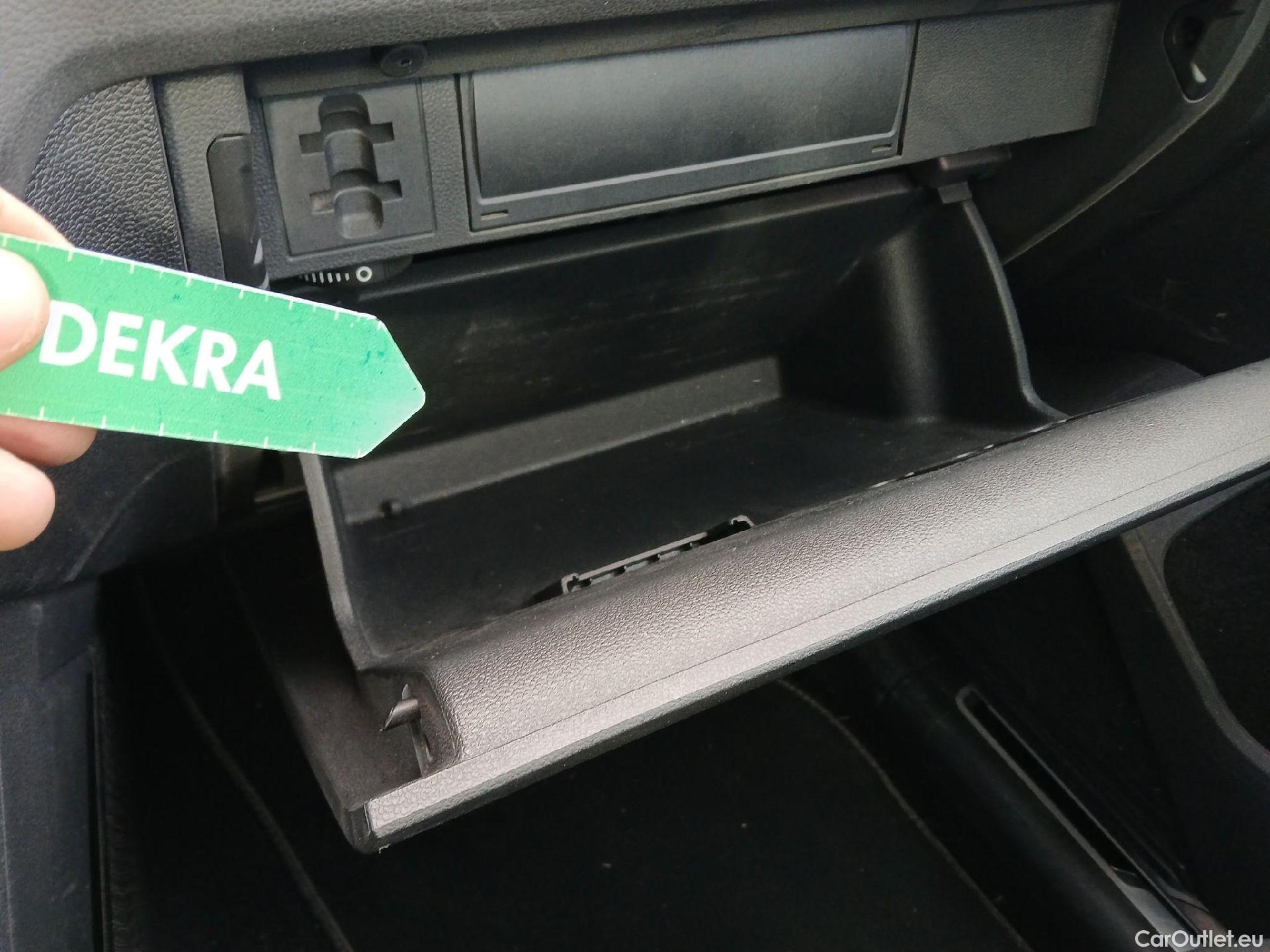  Volkswagen  Tiguan VOLKSWAGEN  / 2020 / 5P / todoterreno R-Line 2.0 TDI 110kW (150CV) DSG #82