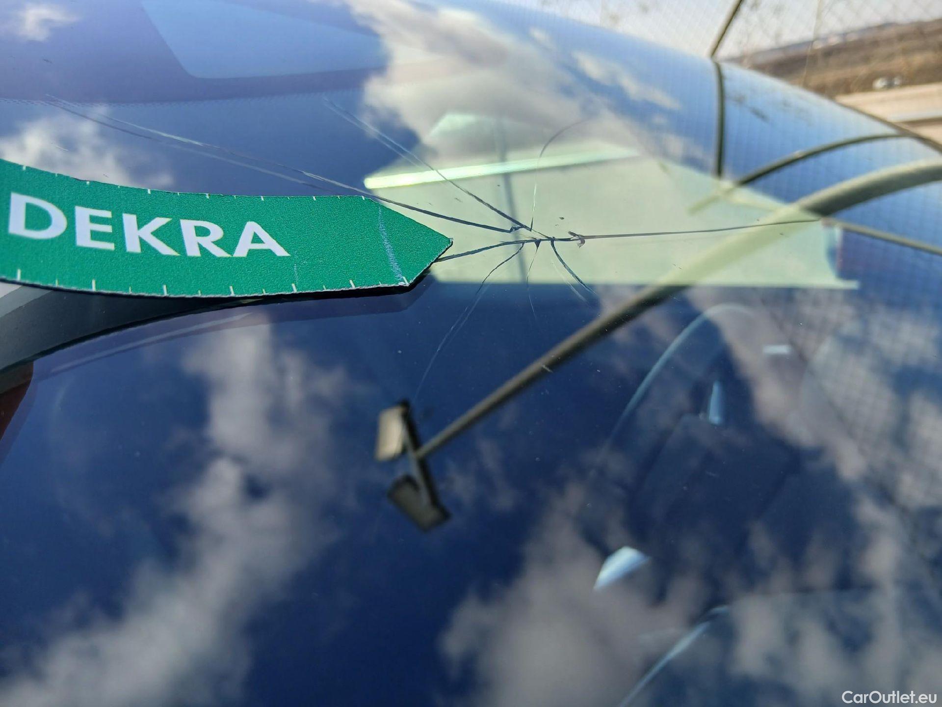  Volvo  XC 40 VOLVO XC40 / 2017 / 5P / todoterreno 2.0 D4 AWD Momentum Auto #2