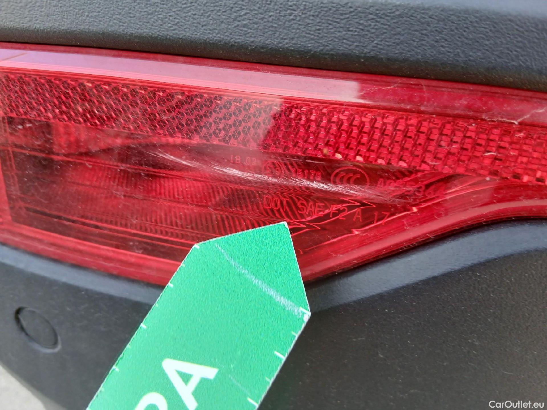  Volvo  XC 40 VOLVO XC40 / 2017 / 5P / todoterreno 2.0 D4 AWD Momentum Auto #24