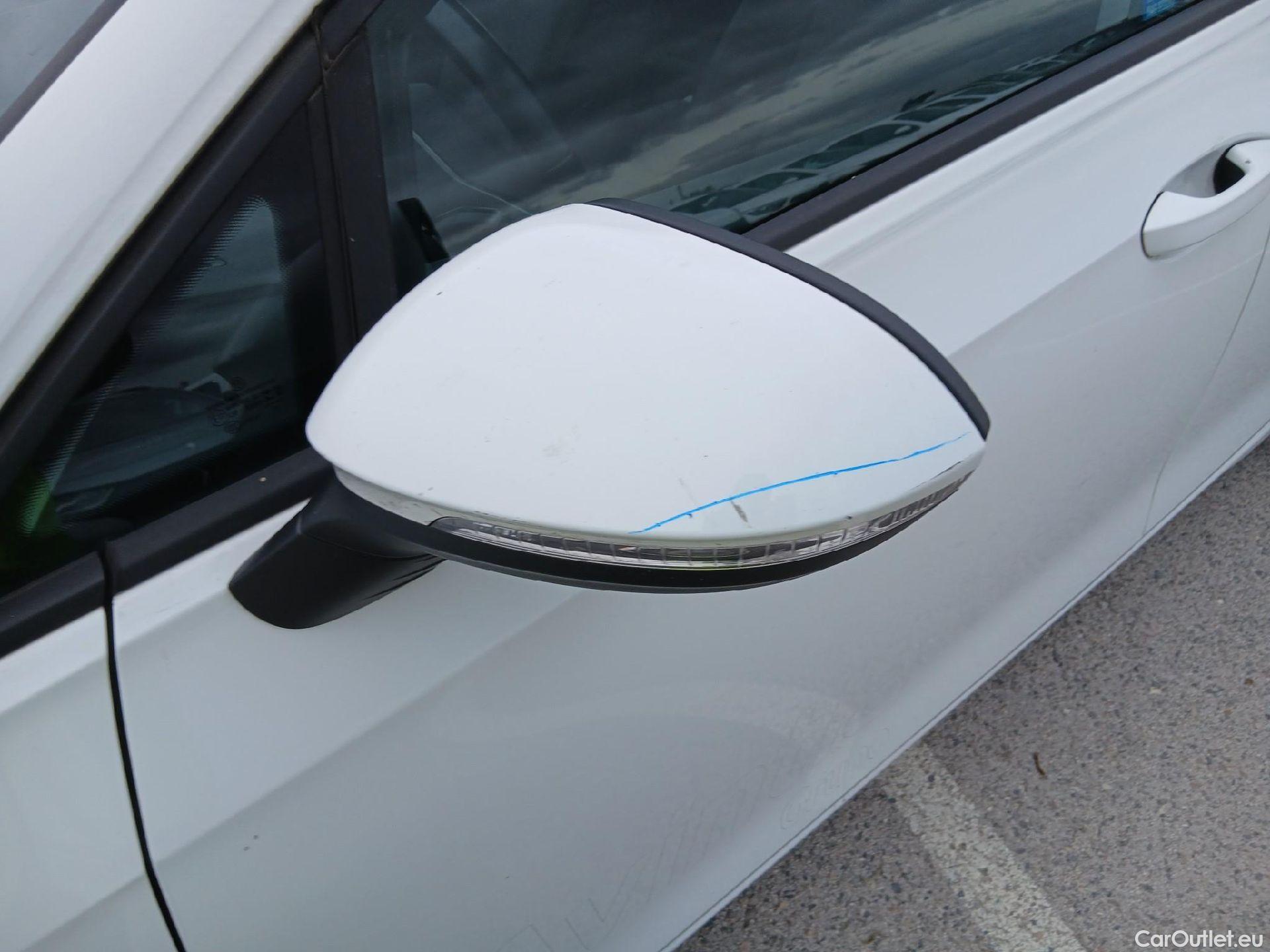  Volkswagen  Golf  VOLKSWAGEN / 2020 / 5P / berlina con portón 2.0 TDI 85kW (115CV) #25