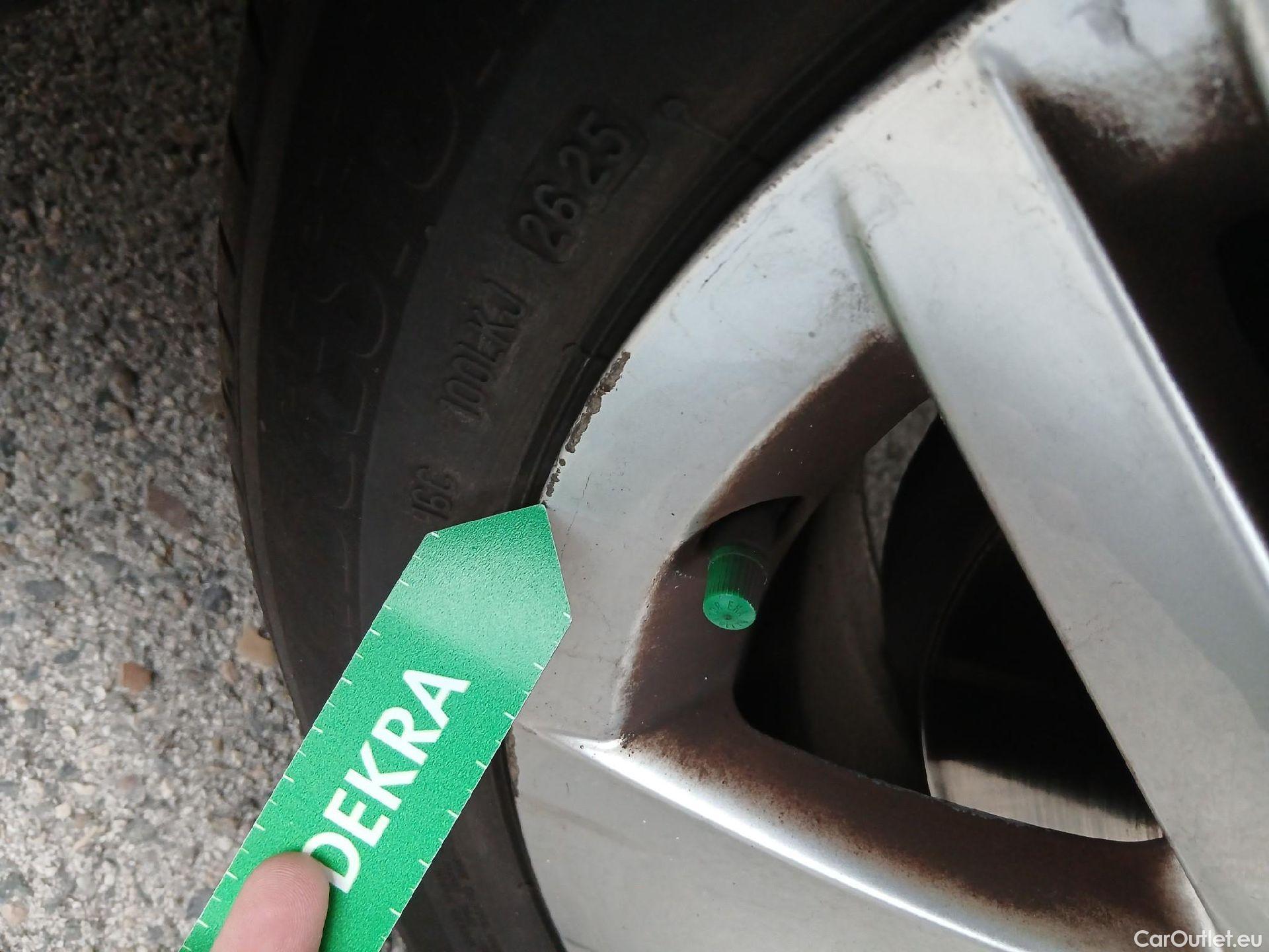  Volkswagen  Golf  VOLKSWAGEN / 2020 / 5P / berlina con portón 2.0 TDI 85kW (115CV) #16