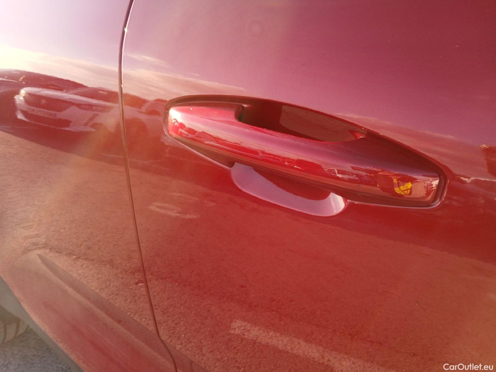  Volvo  XC 40 VOLVO XC40 / 2017 / 5P / todoterreno 2.0 D4 AWD Momentum Auto #37