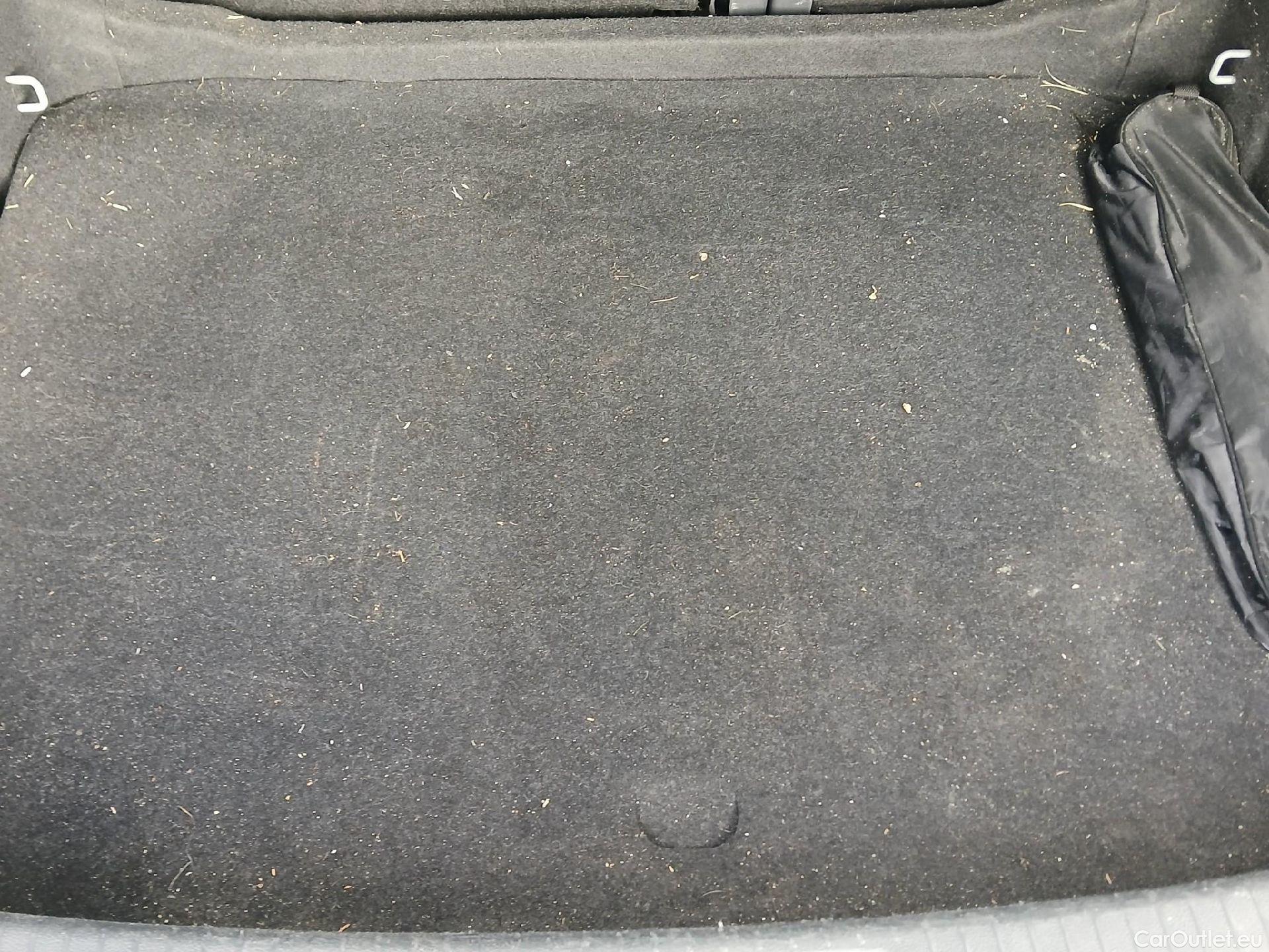  Volkswagen  Tiguan VOLKSWAGEN  / 2020 / 5P / todoterreno R-Line 2.0 TDI 110kW (150CV) DSG #91