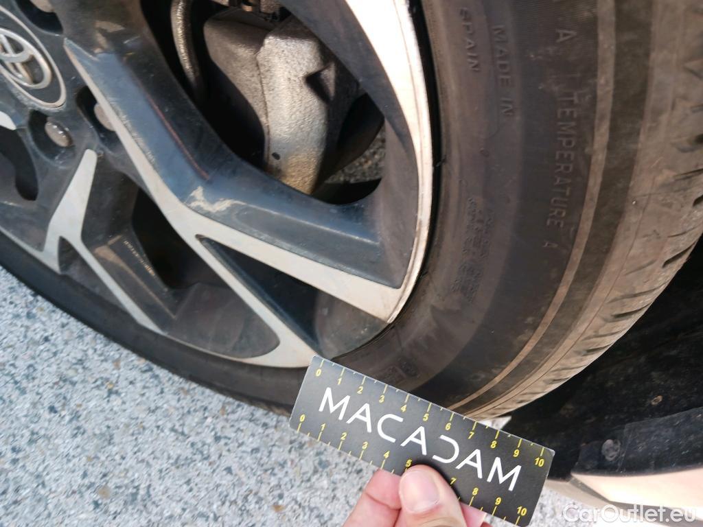  Toyota  C-HR TOYOTA  / 2016 / 5P / todoterreno 1.8 125H Advance (CX) #9