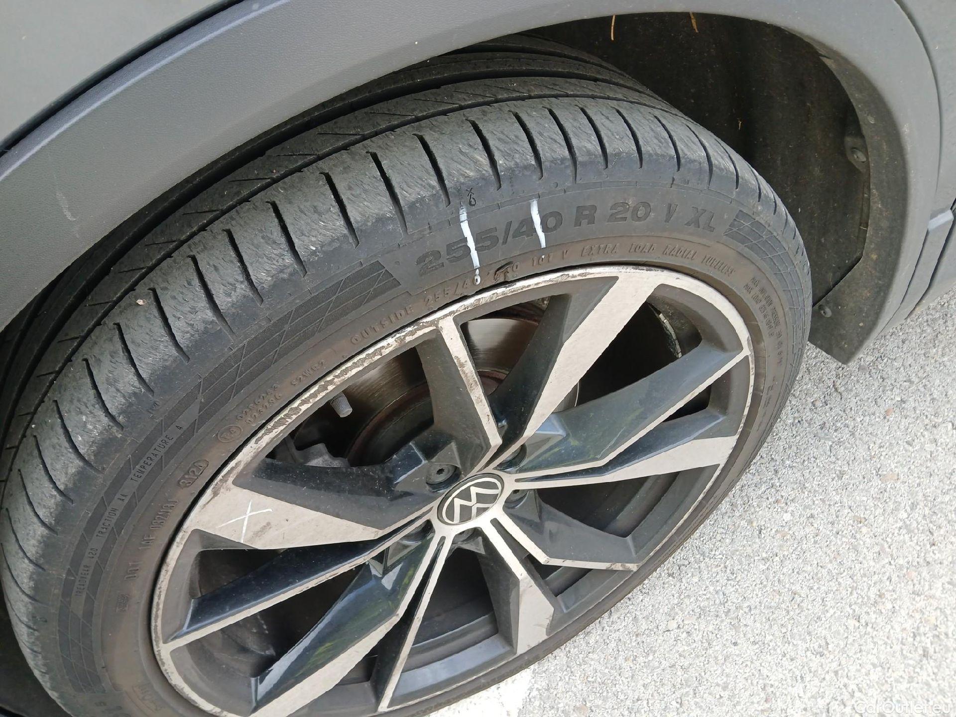  Volkswagen  Tiguan VOLKSWAGEN  / 2020 / 5P / todoterreno R-Line 2.0 TDI 110kW (150CV) DSG #21