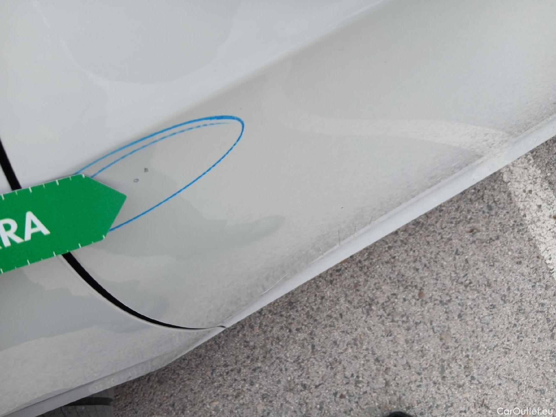  Volkswagen  Golf  VOLKSWAGEN / 2020 / 5P / berlina con portón 2.0 TDI 85kW (115CV) #27