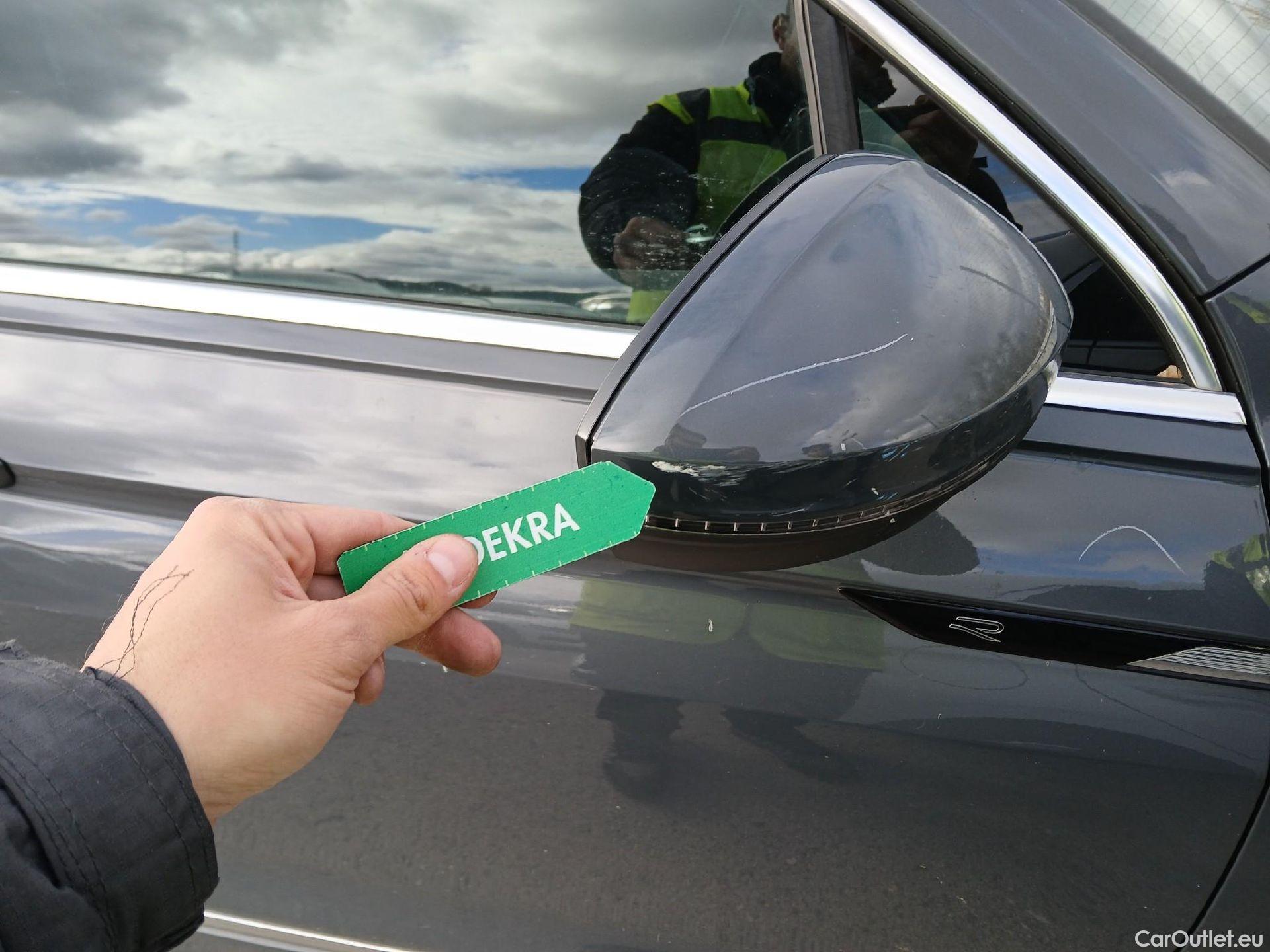  Volkswagen  Tiguan VOLKSWAGEN  / 2020 / 5P / todoterreno R-Line 2.0 TDI 110kW (150CV) DSG #71