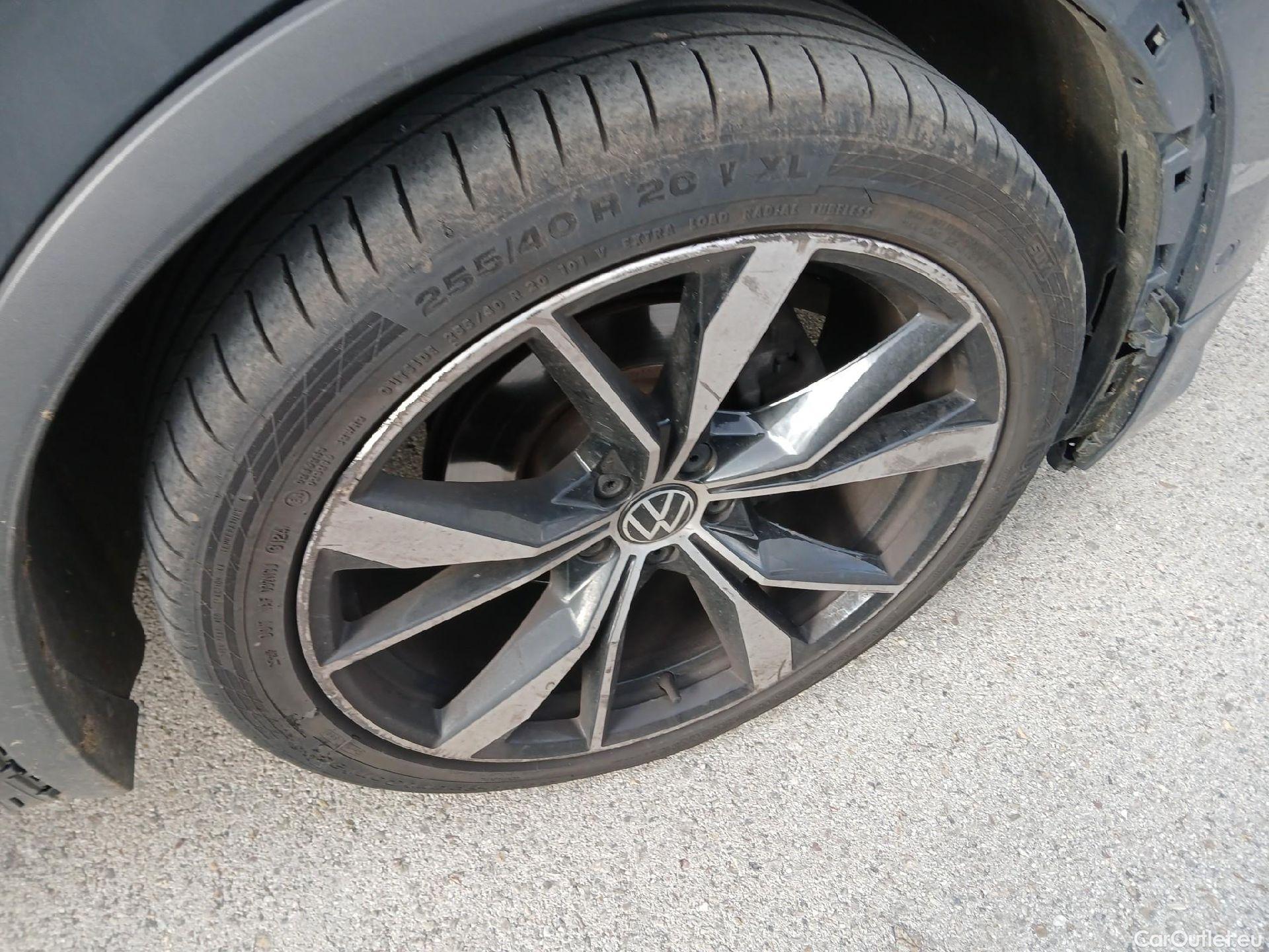  Volkswagen  Tiguan VOLKSWAGEN  / 2020 / 5P / todoterreno R-Line 2.0 TDI 110kW (150CV) DSG #79