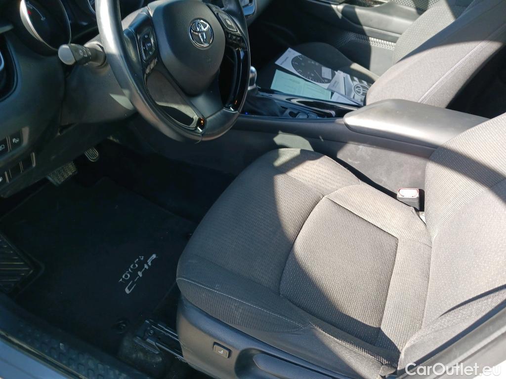  Toyota  C-HR TOYOTA  / 2016 / 5P / todoterreno 1.8 125H Advance (CX) #16