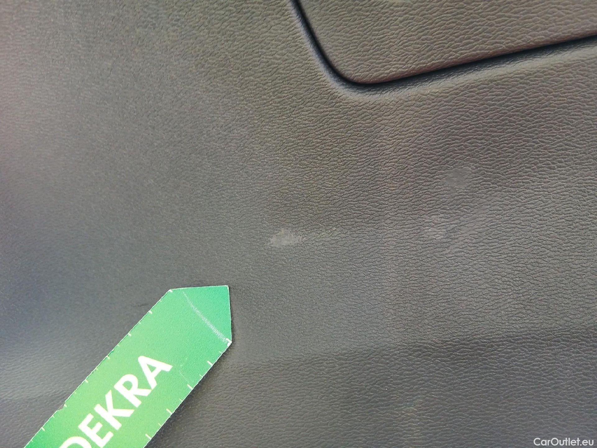  Volvo  XC 40 VOLVO XC40 / 2017 / 5P / todoterreno 2.0 D4 AWD Momentum Auto #27