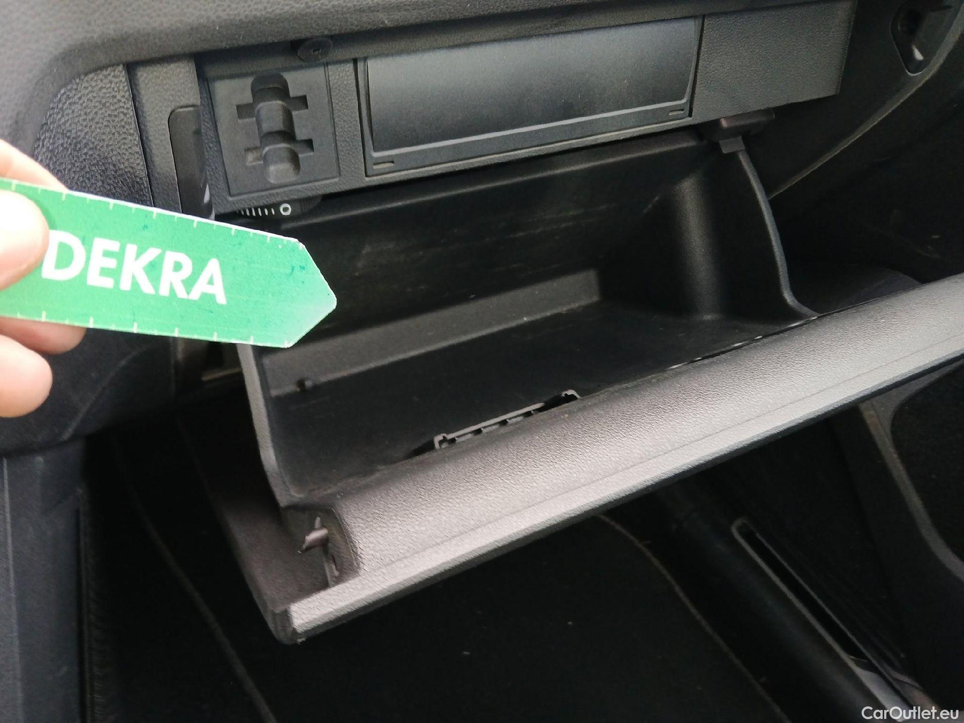  Volkswagen  Tiguan VOLKSWAGEN  / 2020 / 5P / todoterreno R-Line 2.0 TDI 110kW (150CV) DSG #84