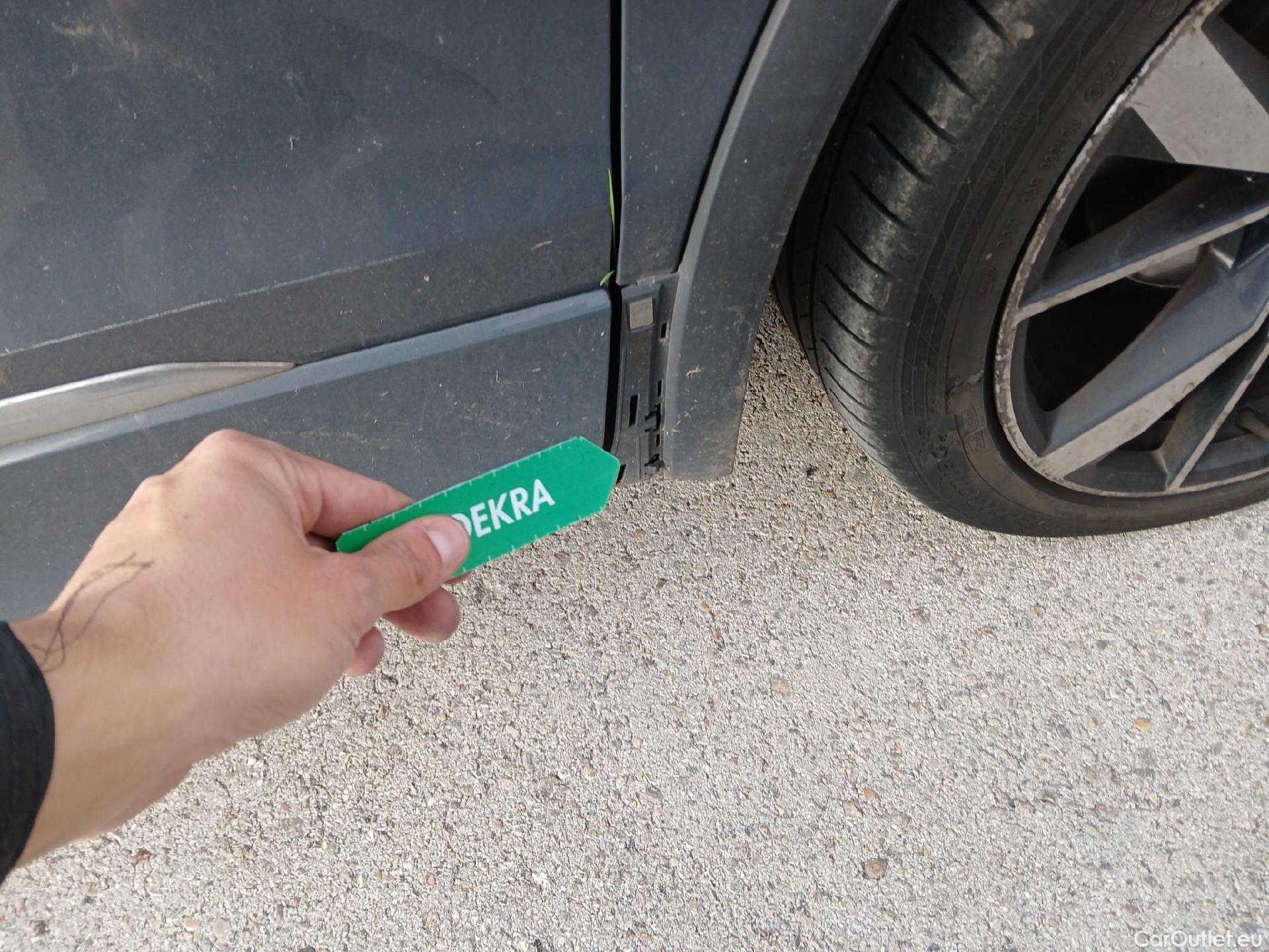  Volkswagen  Tiguan VOLKSWAGEN  / 2020 / 5P / todoterreno R-Line 2.0 TDI 110kW (150CV) DSG #77