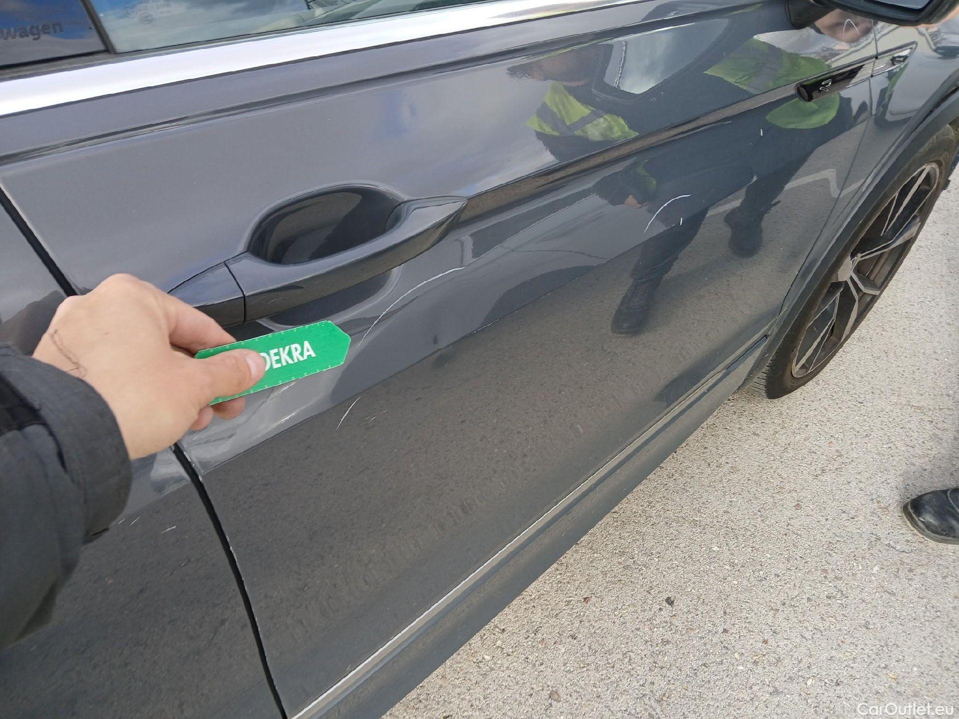  Volkswagen  Tiguan VOLKSWAGEN  / 2020 / 5P / todoterreno R-Line 2.0 TDI 110kW (150CV) DSG #69