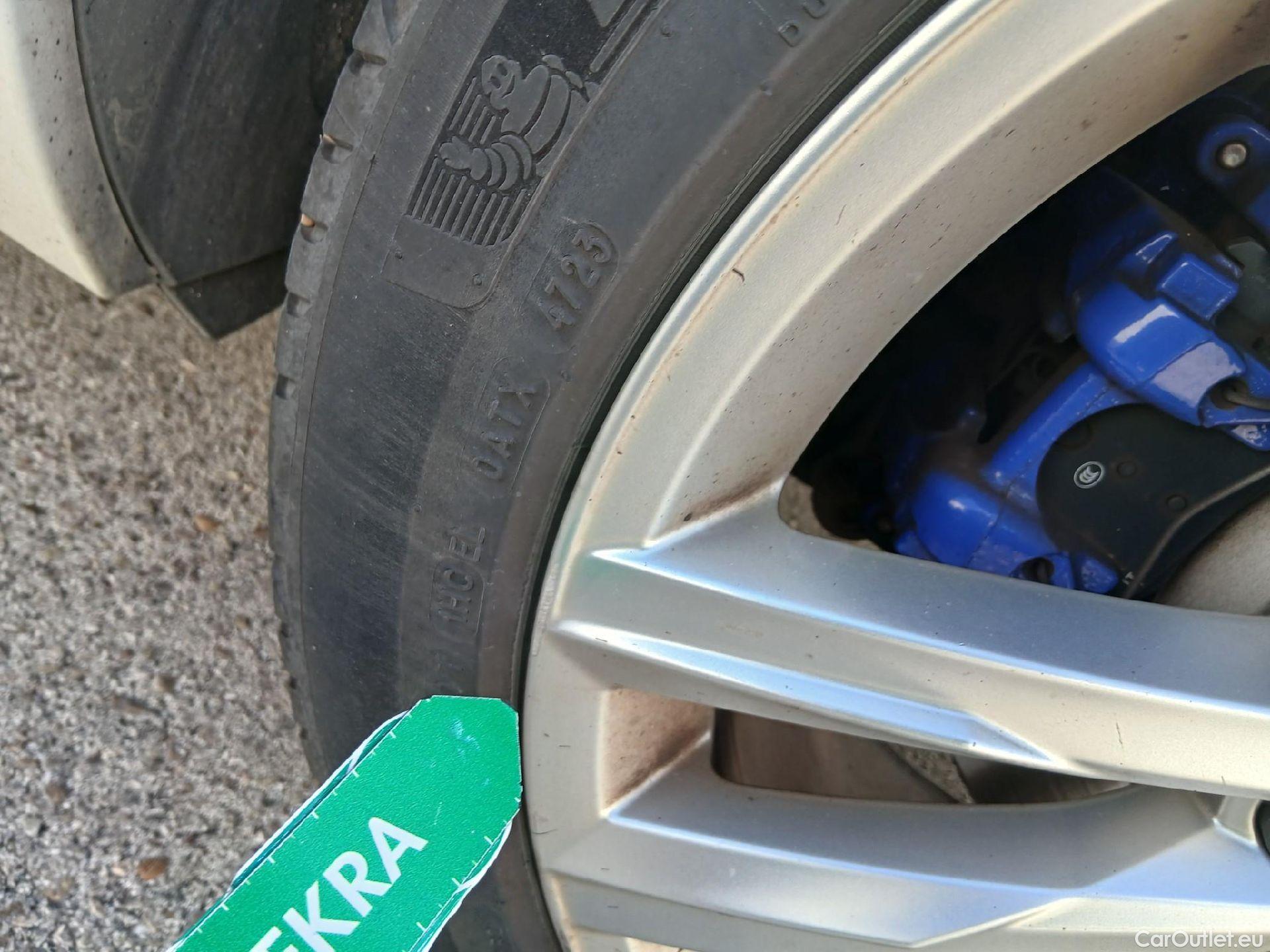  Volkswagen  Passat VOLKSWAGEN  / 2019 / 5P / familiar Variant GTE 1.4 TSI e-Power 115kW + 85kW #4