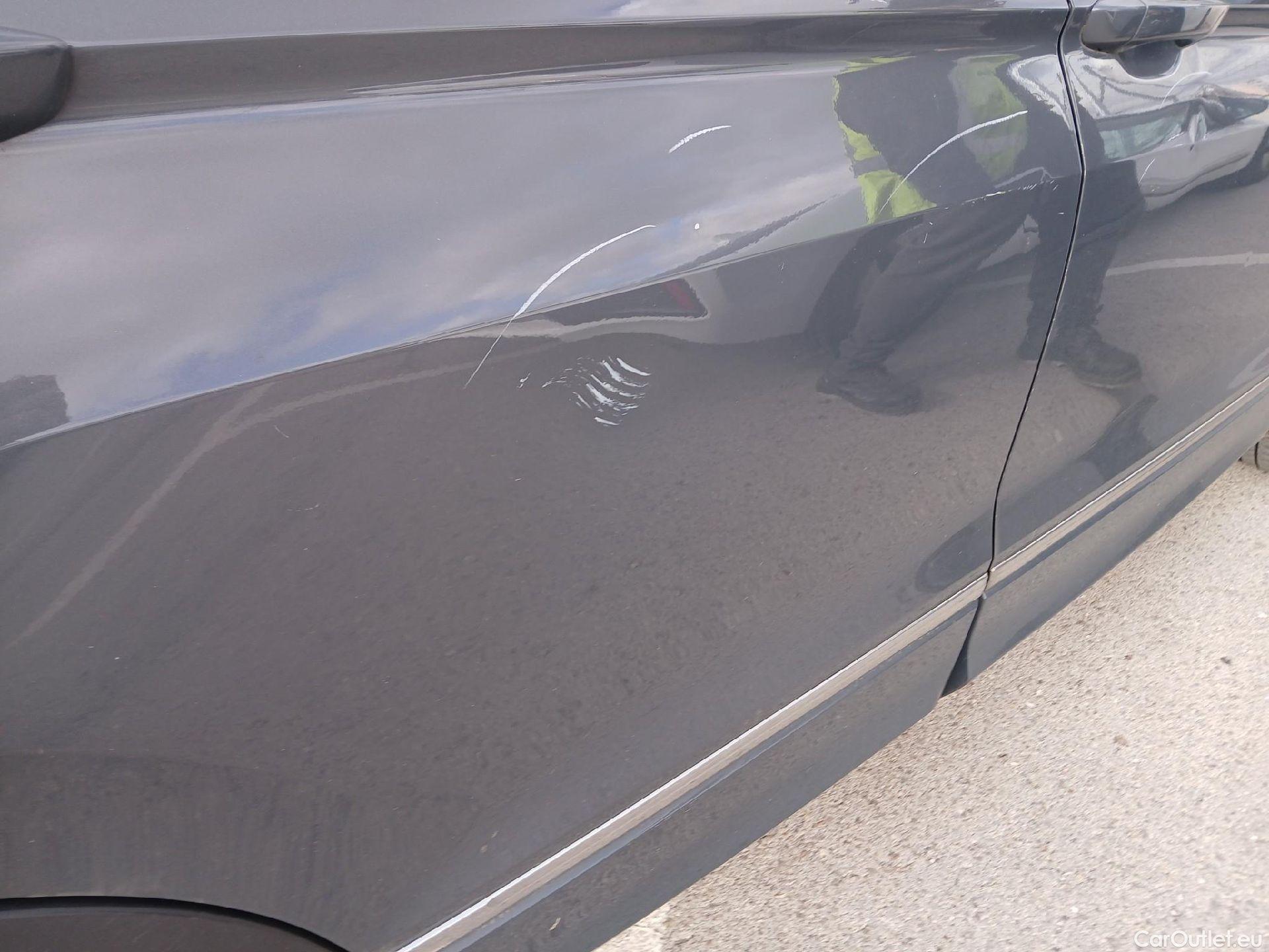  Volkswagen  Tiguan VOLKSWAGEN  / 2020 / 5P / todoterreno R-Line 2.0 TDI 110kW (150CV) DSG #67