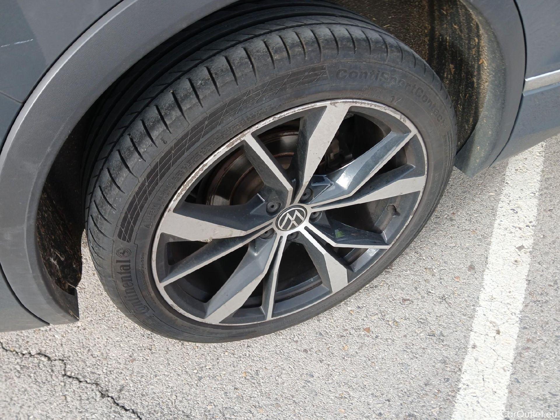  Volkswagen  Tiguan VOLKSWAGEN  / 2020 / 5P / todoterreno R-Line 2.0 TDI 110kW (150CV) DSG #65