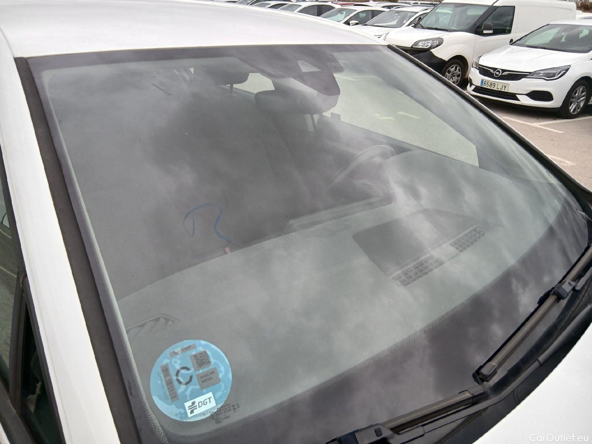  Volkswagen  Golf  VOLKSWAGEN / 2020 / 5P / berlina con portón 2.0 TDI 85kW (115CV) #17