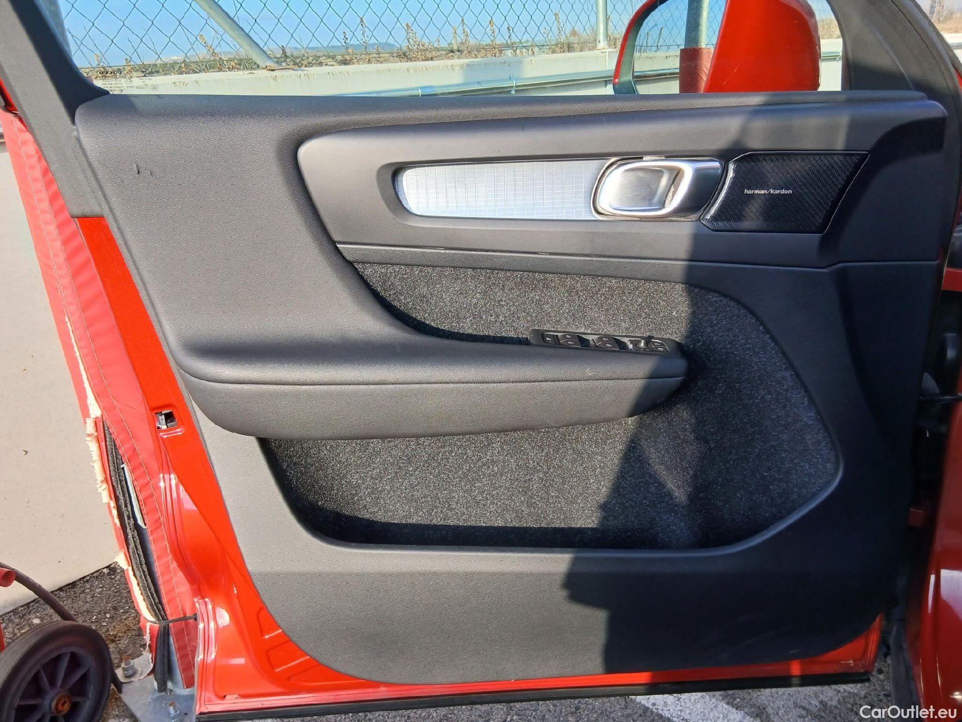  Volvo  XC 40 VOLVO XC40 / 2017 / 5P / todoterreno 2.0 D4 AWD Momentum Auto #15