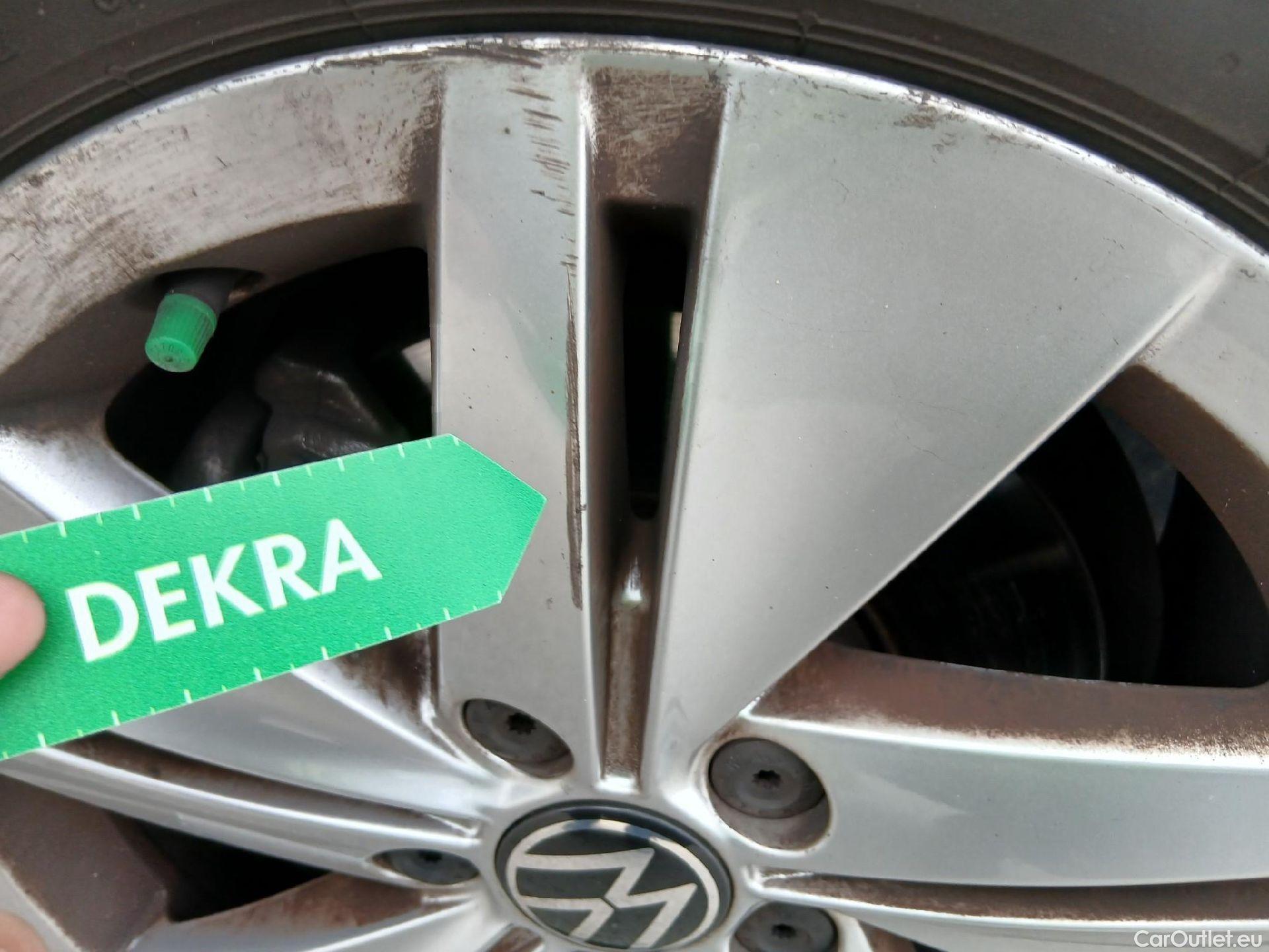  Volkswagen  Golf  VOLKSWAGEN / 2020 / 5P / berlina con portón 2.0 TDI 85kW (115CV) #3