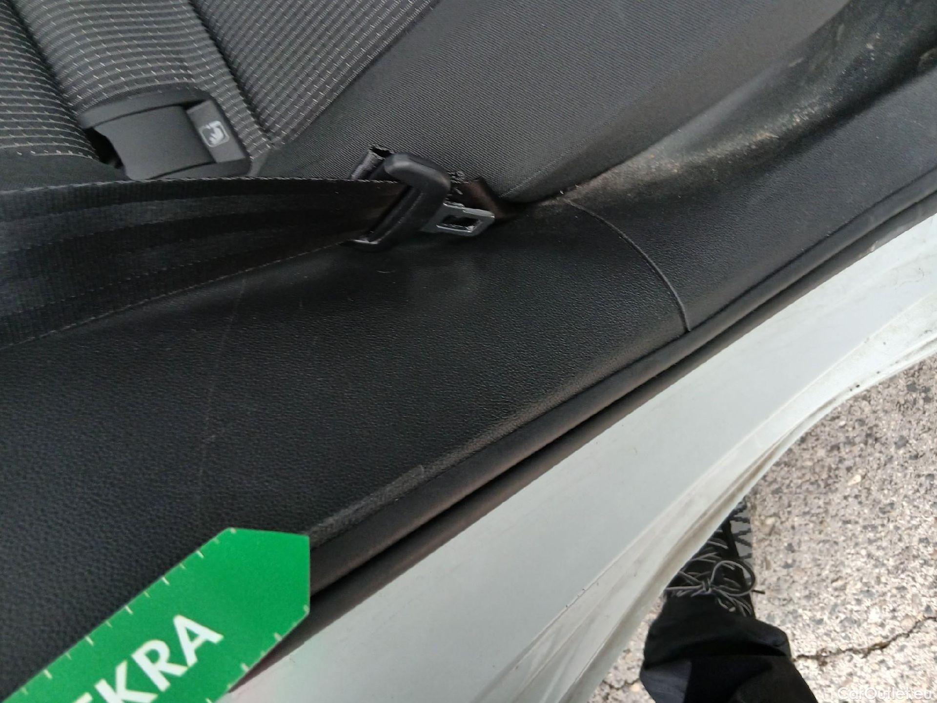  Volkswagen  Golf  VOLKSWAGEN / 2020 / 5P / berlina con portón 2.0 TDI 85kW (115CV) #12