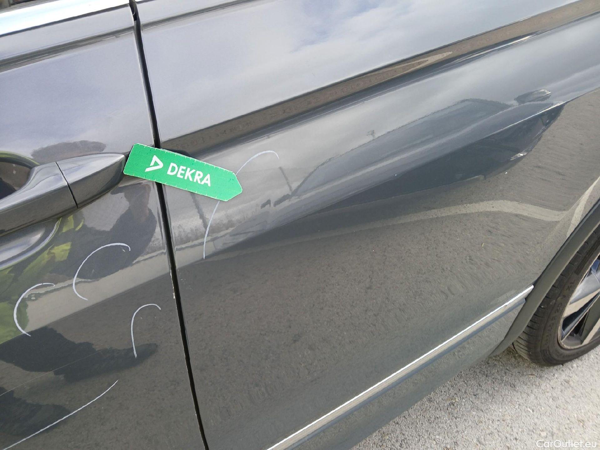  Volkswagen  Tiguan VOLKSWAGEN  / 2020 / 5P / todoterreno R-Line 2.0 TDI 110kW (150CV) DSG #26