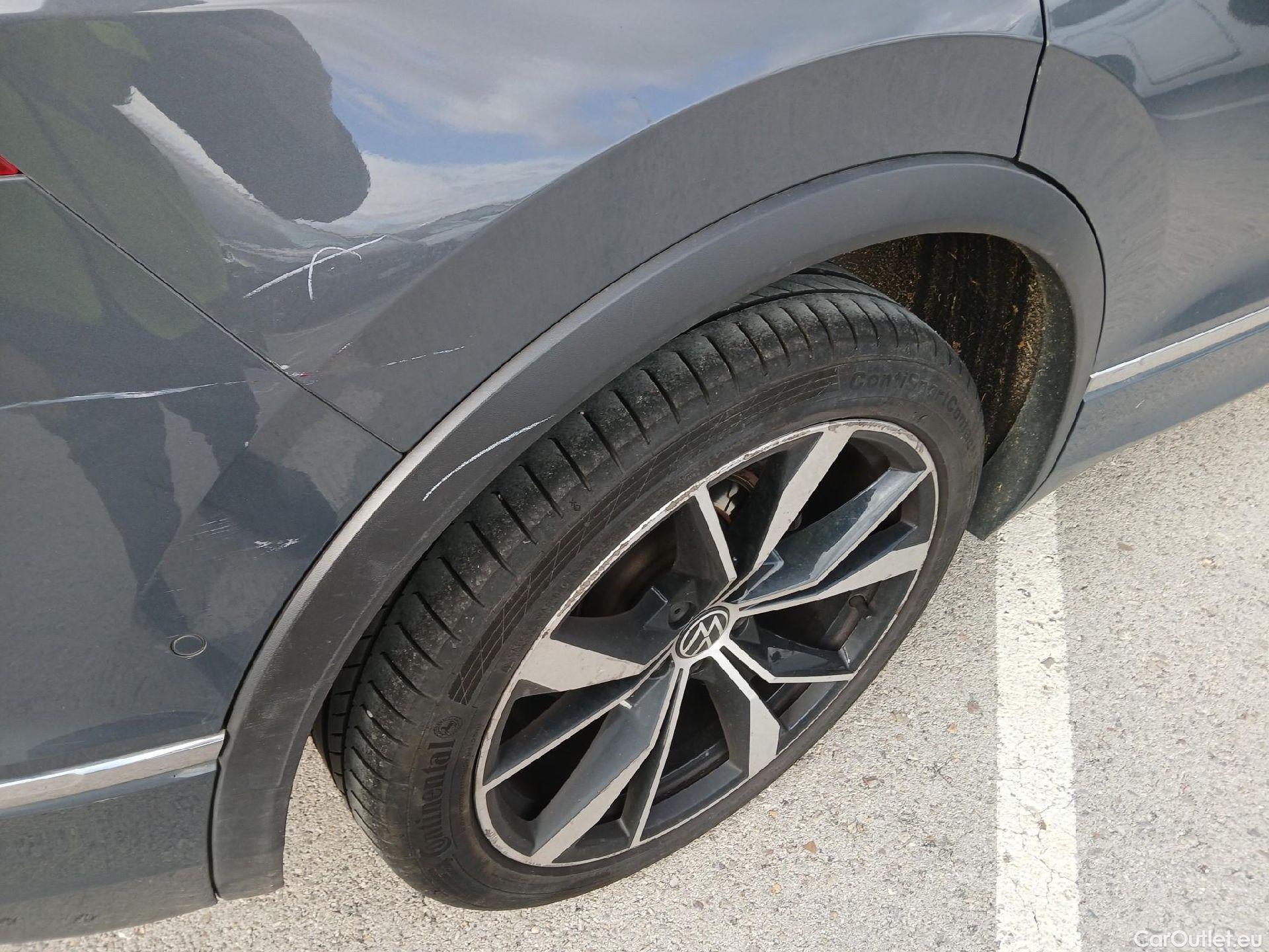  Volkswagen  Tiguan VOLKSWAGEN  / 2020 / 5P / todoterreno R-Line 2.0 TDI 110kW (150CV) DSG #64