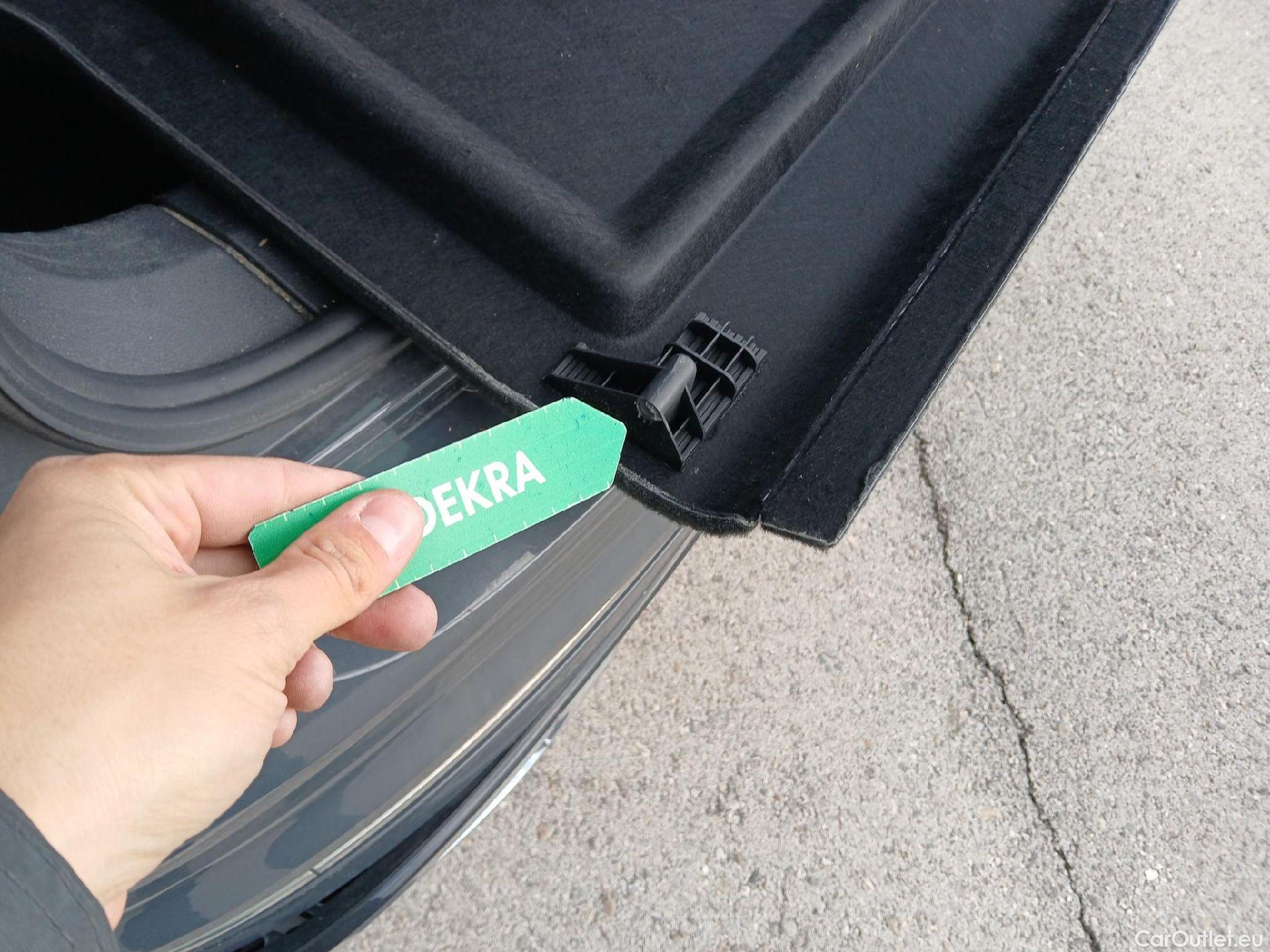  Volkswagen  Tiguan VOLKSWAGEN  / 2020 / 5P / todoterreno R-Line 2.0 TDI 110kW (150CV) DSG #87