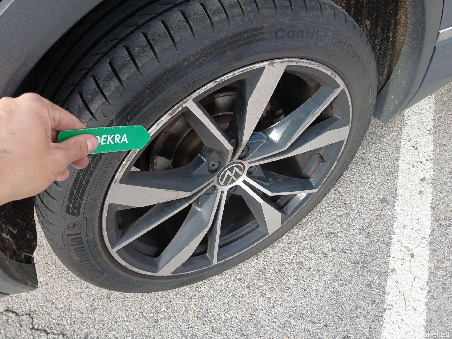  Volkswagen  Tiguan VOLKSWAGEN  / 2020 / 5P / todoterreno R-Line 2.0 TDI 110kW (150CV) DSG #66