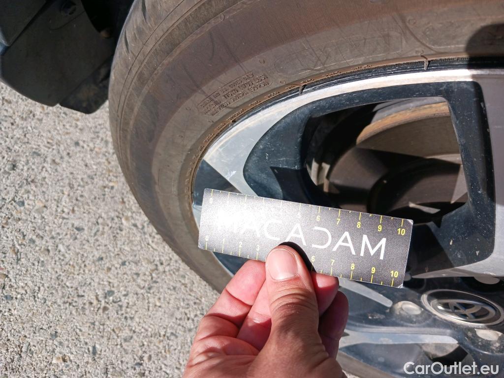  Toyota  C-HR TOYOTA  / 2016 / 5P / todoterreno 1.8 125H Advance (CX) #7