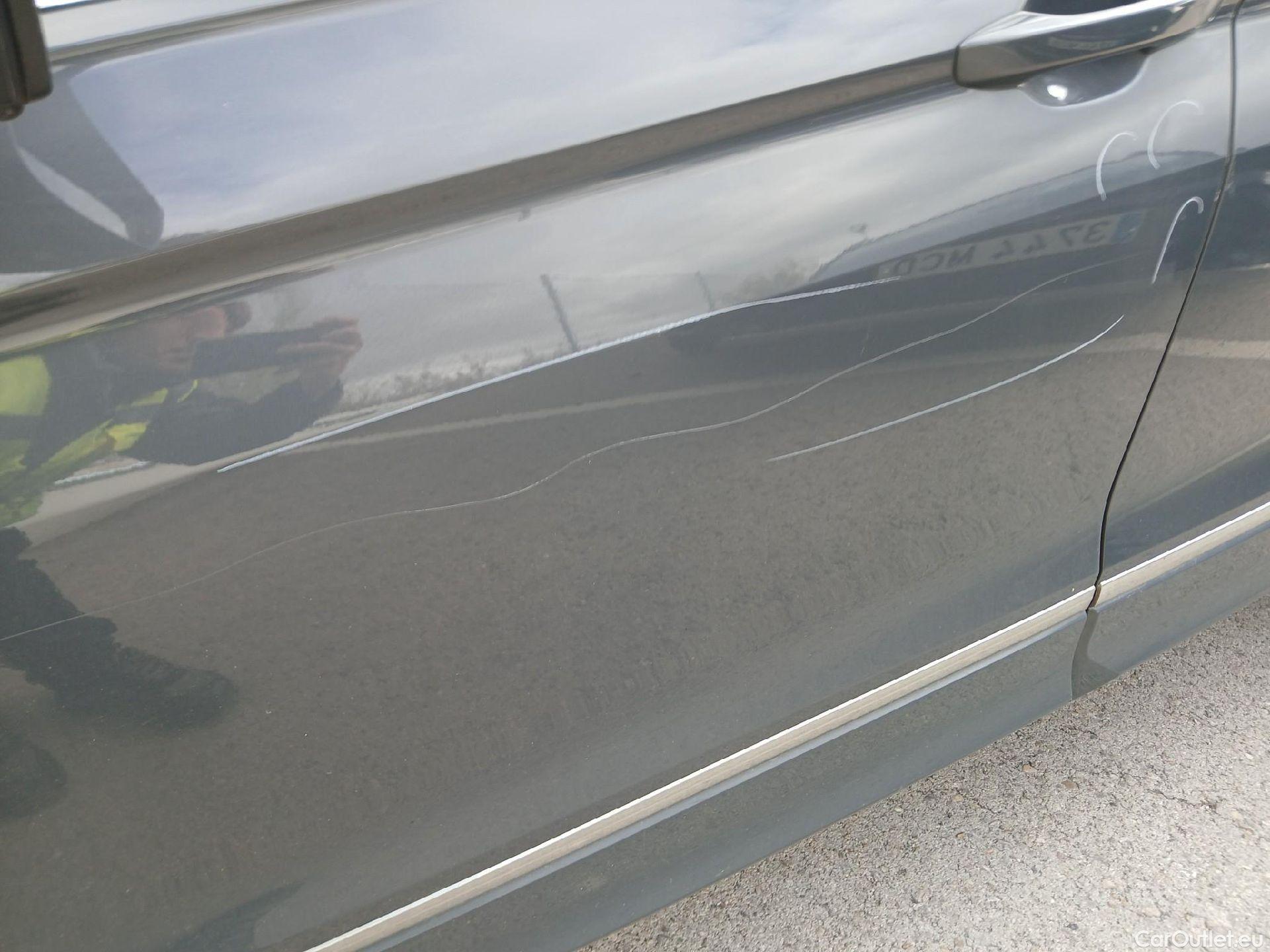  Volkswagen  Tiguan VOLKSWAGEN  / 2020 / 5P / todoterreno R-Line 2.0 TDI 110kW (150CV) DSG #23