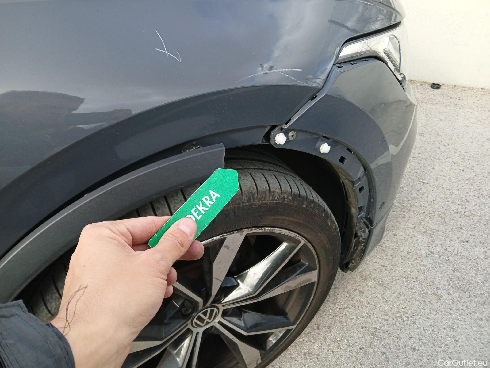  Volkswagen  Tiguan VOLKSWAGEN  / 2020 / 5P / todoterreno R-Line 2.0 TDI 110kW (150CV) DSG #76