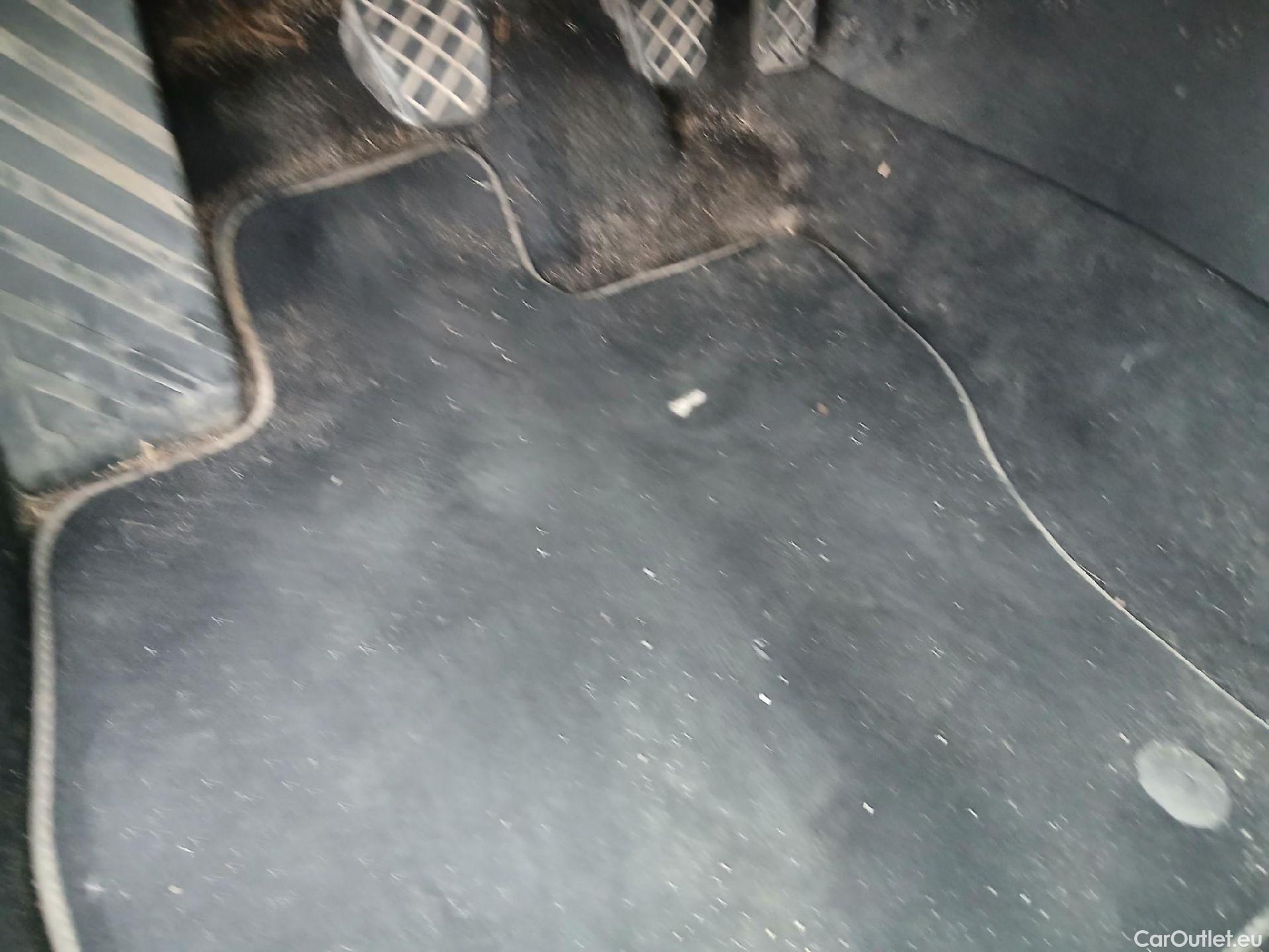  Volkswagen  Golf  VOLKSWAGEN / 2020 / 5P / berlina con portón 2.0 TDI 85kW (115CV) #6