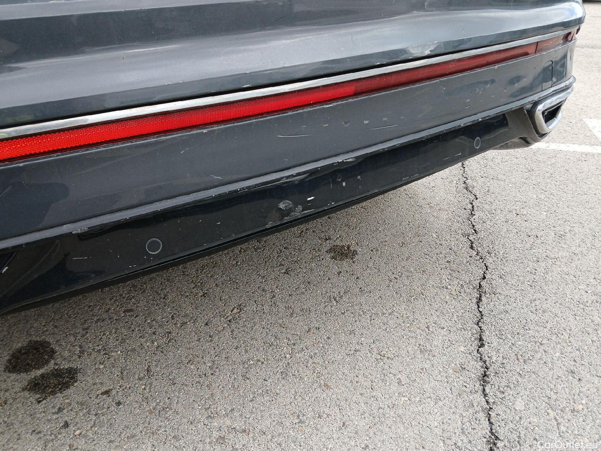  Volkswagen  Tiguan VOLKSWAGEN  / 2020 / 5P / todoterreno R-Line 2.0 TDI 110kW (150CV) DSG #50