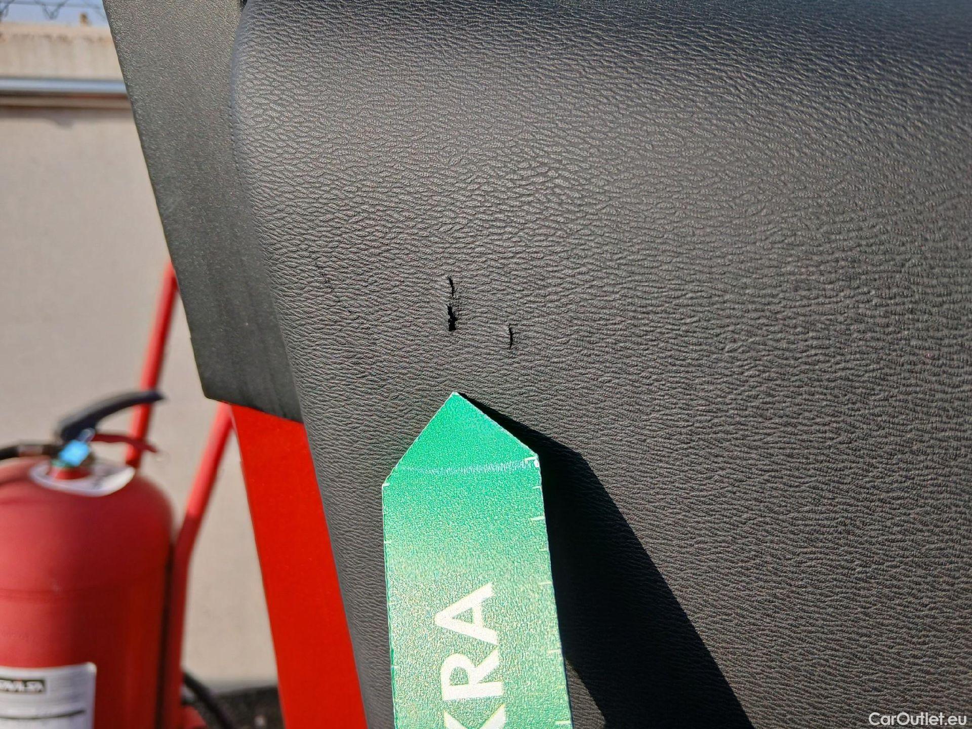  Volvo  XC 40 VOLVO XC40 / 2017 / 5P / todoterreno 2.0 D4 AWD Momentum Auto #16