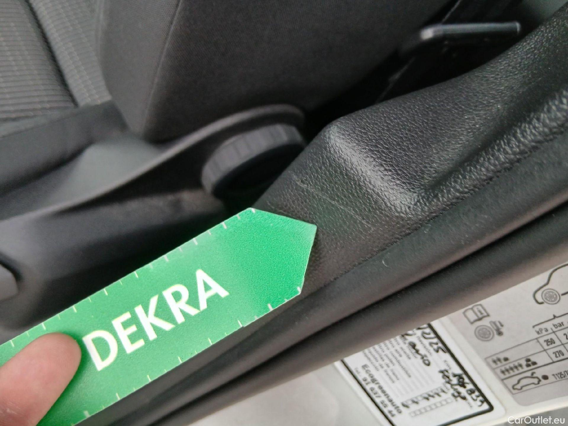  Volkswagen  Golf  VOLKSWAGEN / 2020 / 5P / berlina con portón 2.0 TDI 85kW (115CV) #8