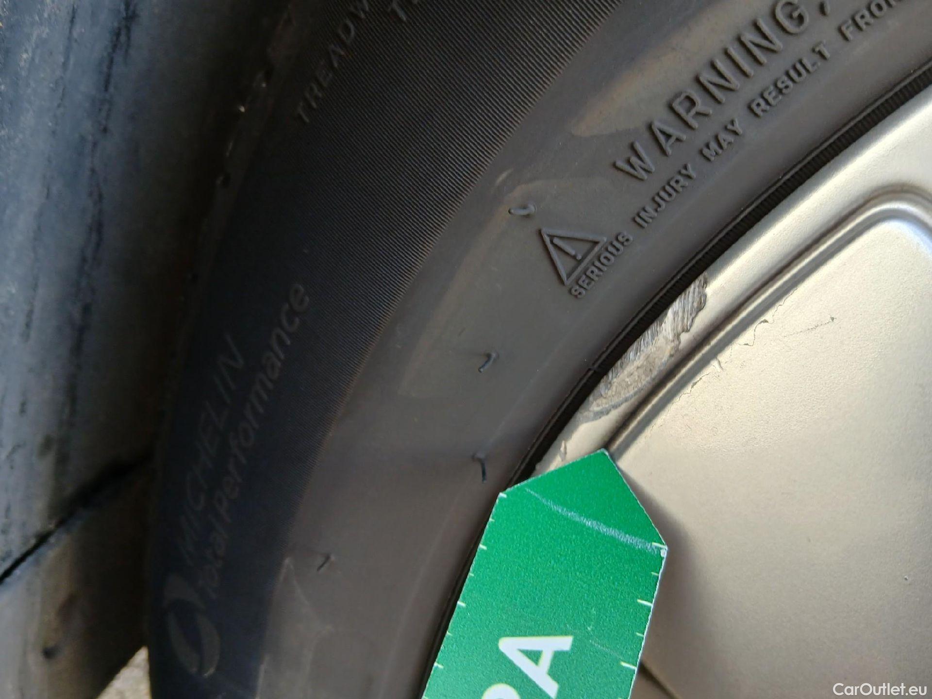  Volvo  XC 40 VOLVO XC40 / 2017 / 5P / todoterreno 2.0 D4 AWD Momentum Auto #8