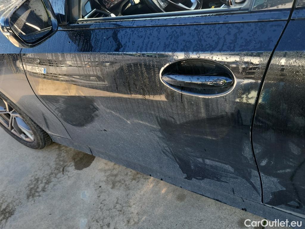  Bmw  Serie 3 BMW  / 2018 / 4P / sedán 318d Auto. #1