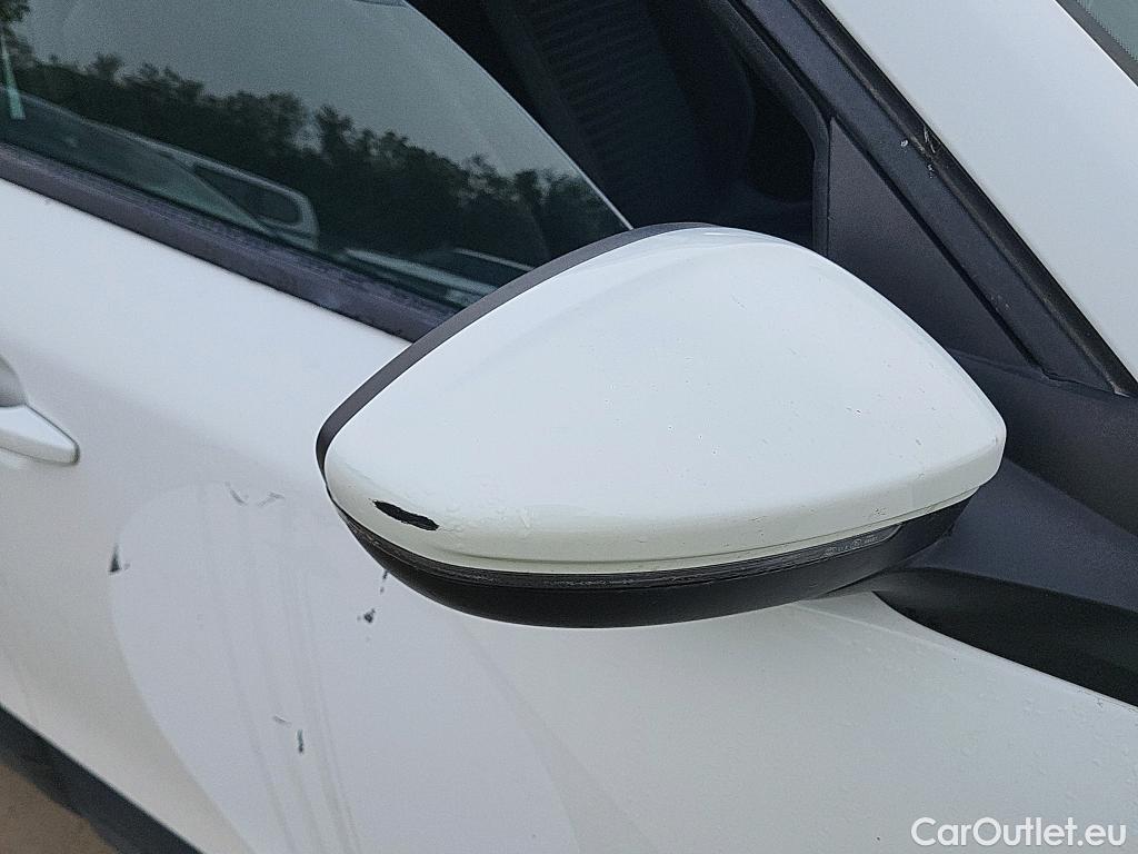  Peugeot  2008 PEUGEOT  / 2019 / 5P / todoterreno Active BlueHDI 100 S&S BVM6 #27