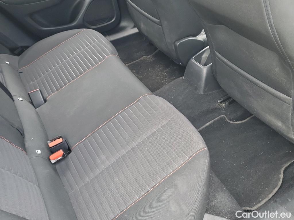  Peugeot  2008 PEUGEOT  / 2019 / 5P / todoterreno Active BlueHDI 100 S&S BVM6 #32