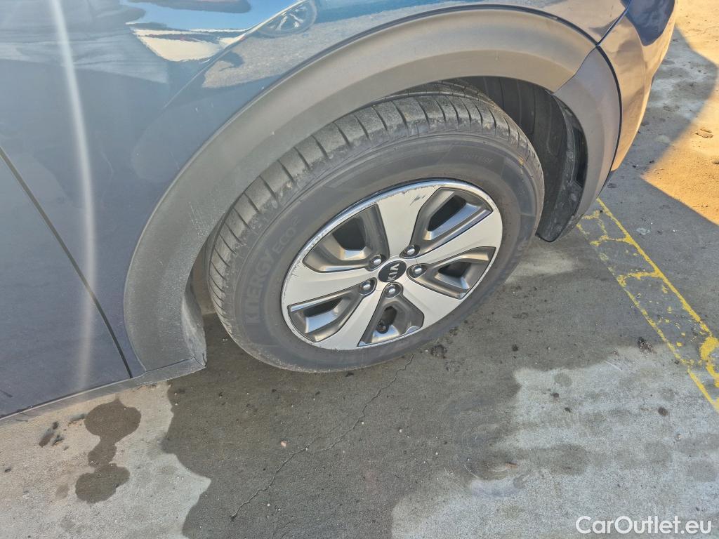  KIA  Niro KIA  / 2016 / 5P / crossover 1.6 GDi Híbrido 104kW (141CV) Drive #13